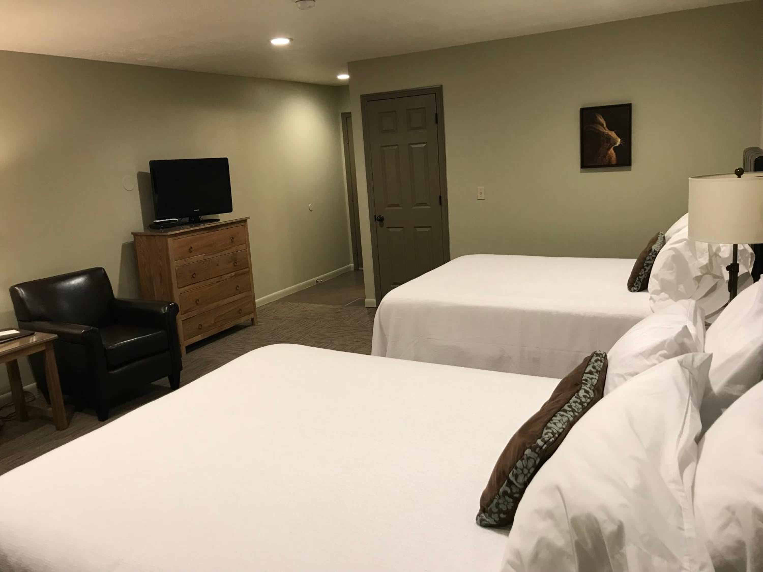 Classic 2 Queen Beds with Patio/Balcony