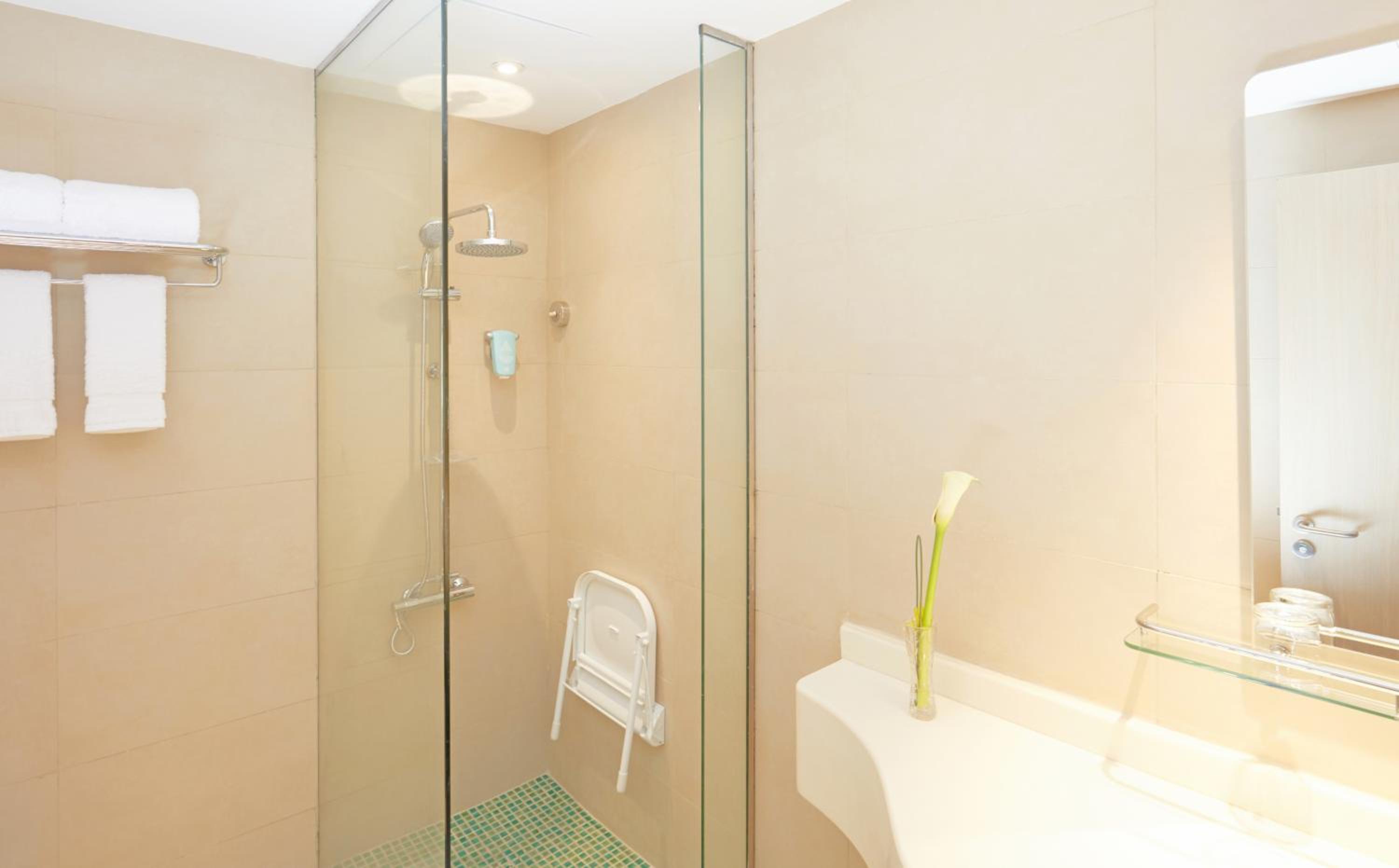 Standard Twin Room - Photo 7