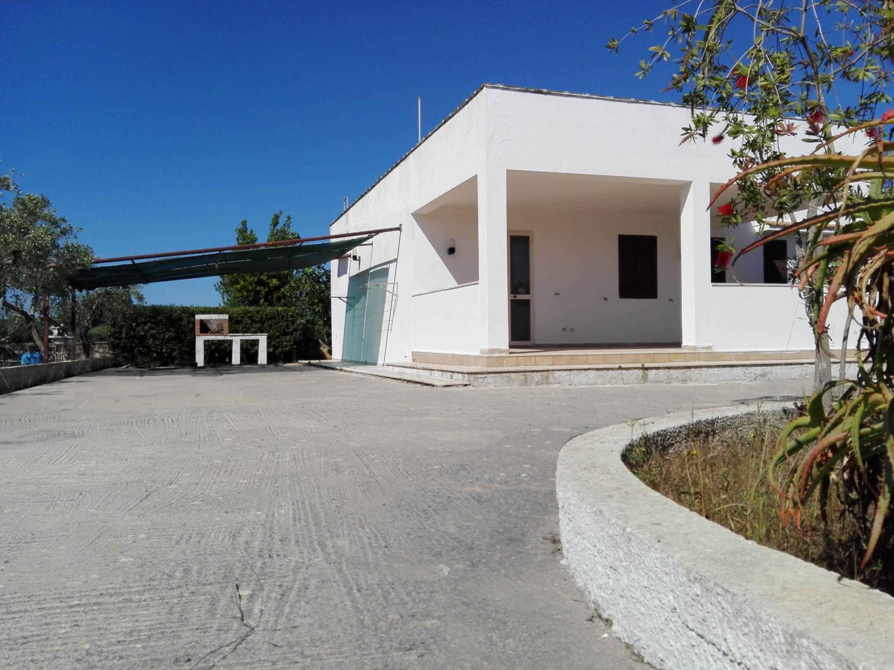 Three-Bedroom House photo 2