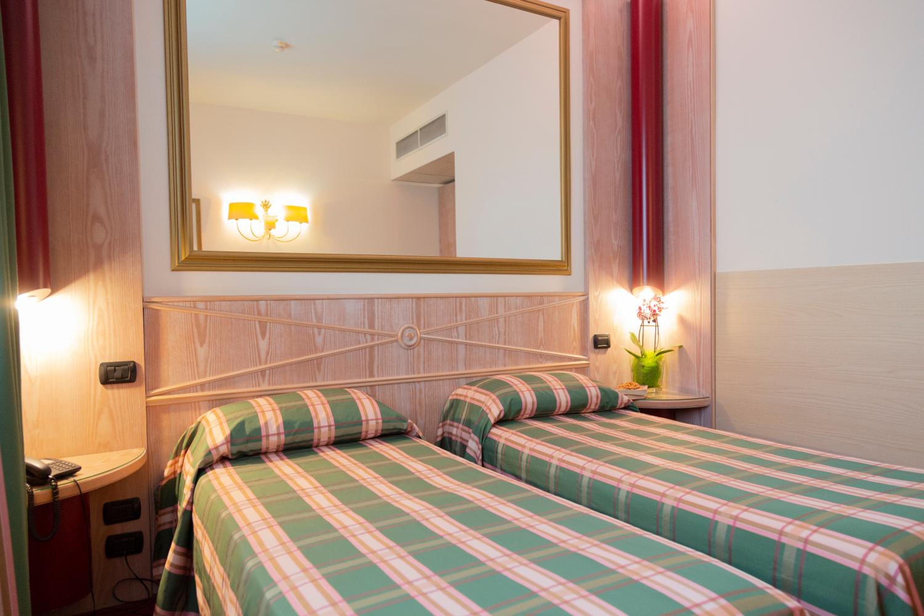 Twin Room - Photo 1