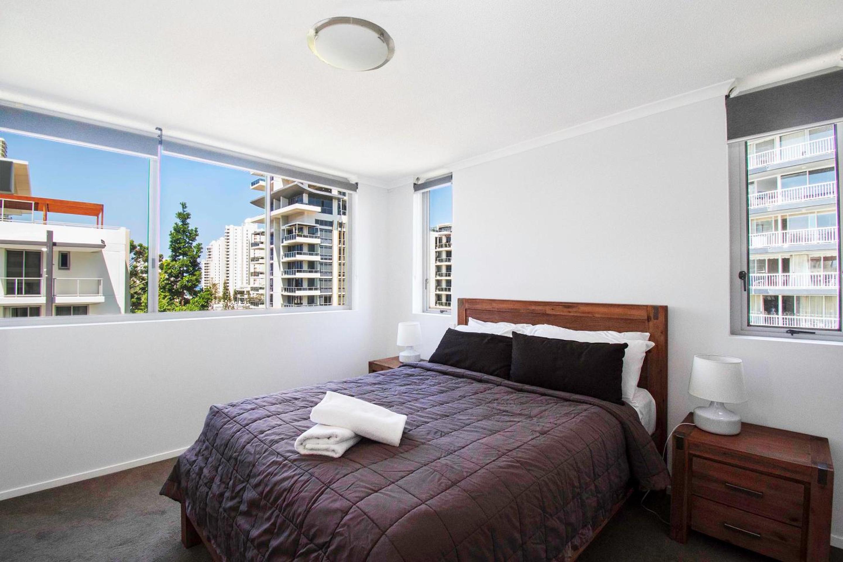 Two-Bedroom Apartment with One Bathroom - Photo 14