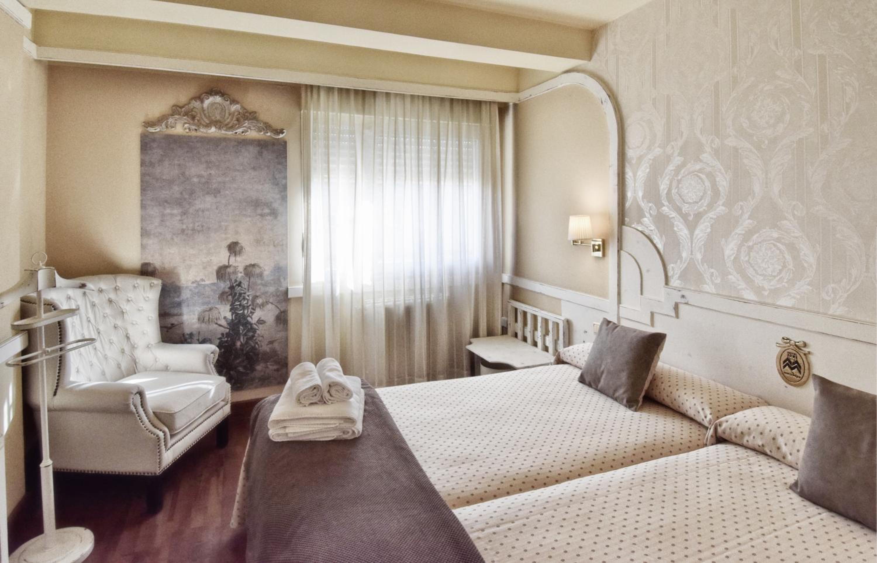Double or Twin Room photo 3