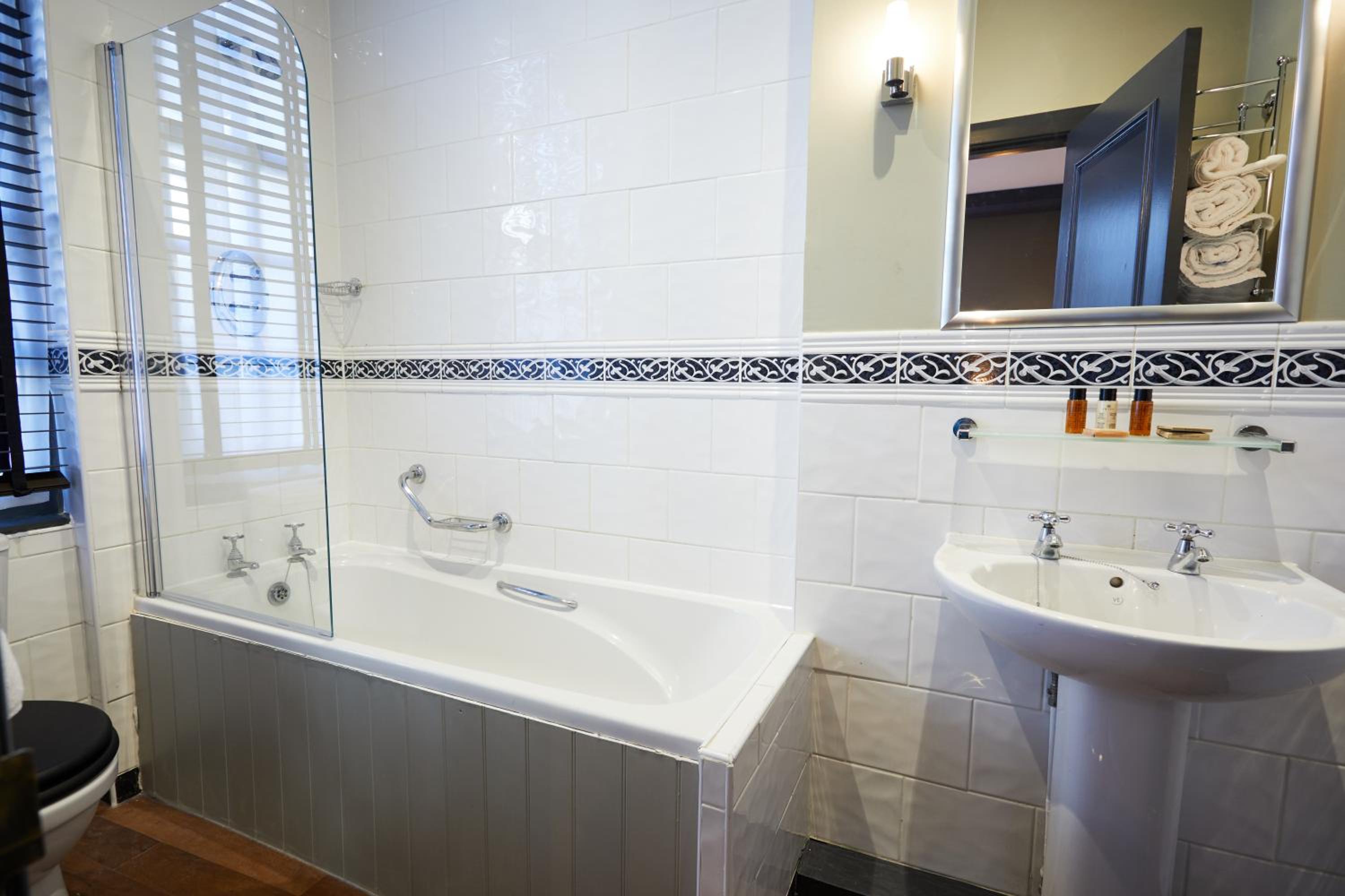 Standard Double Room - Photo 2