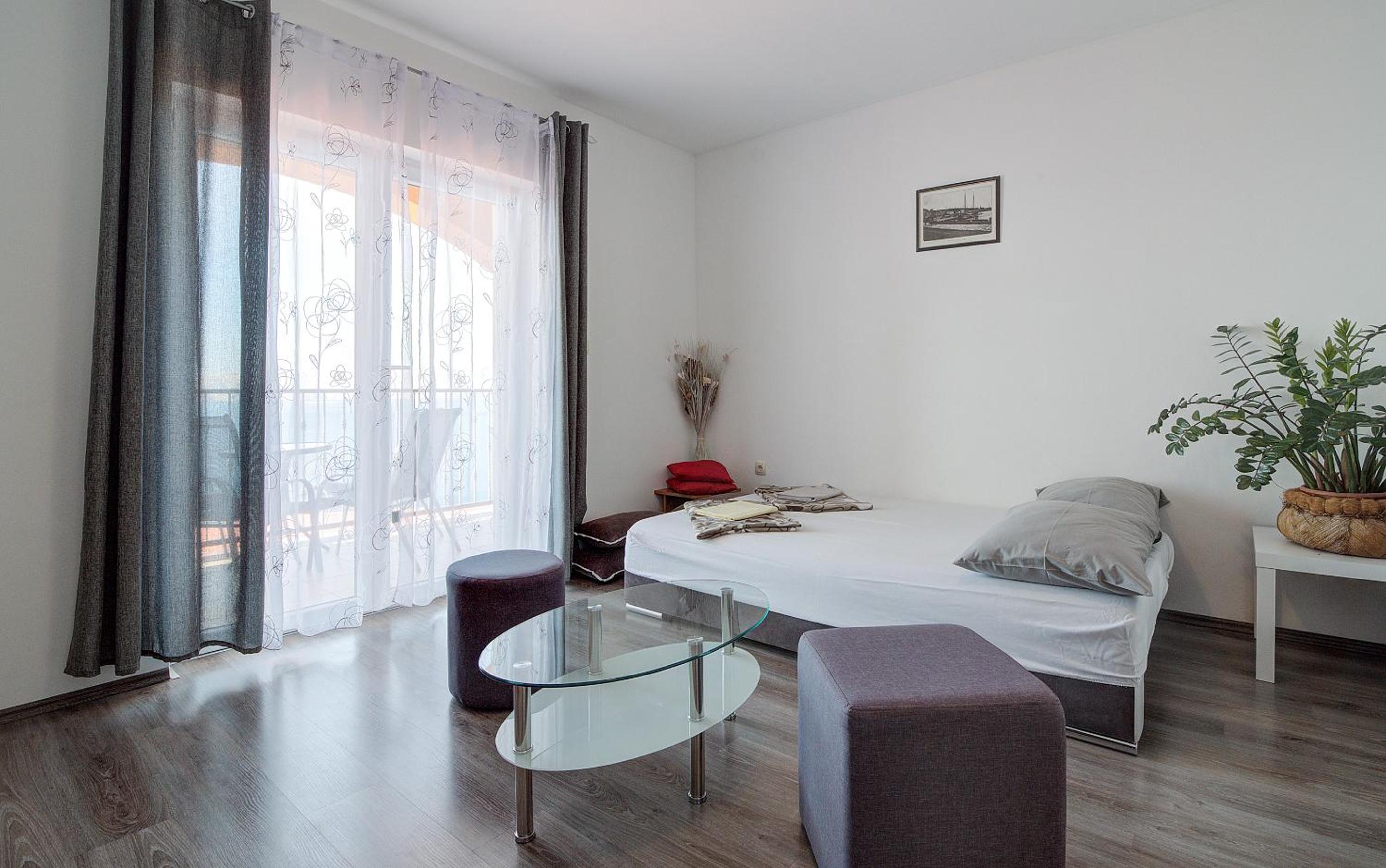 Comfort Apartment with Balcony and Sea View