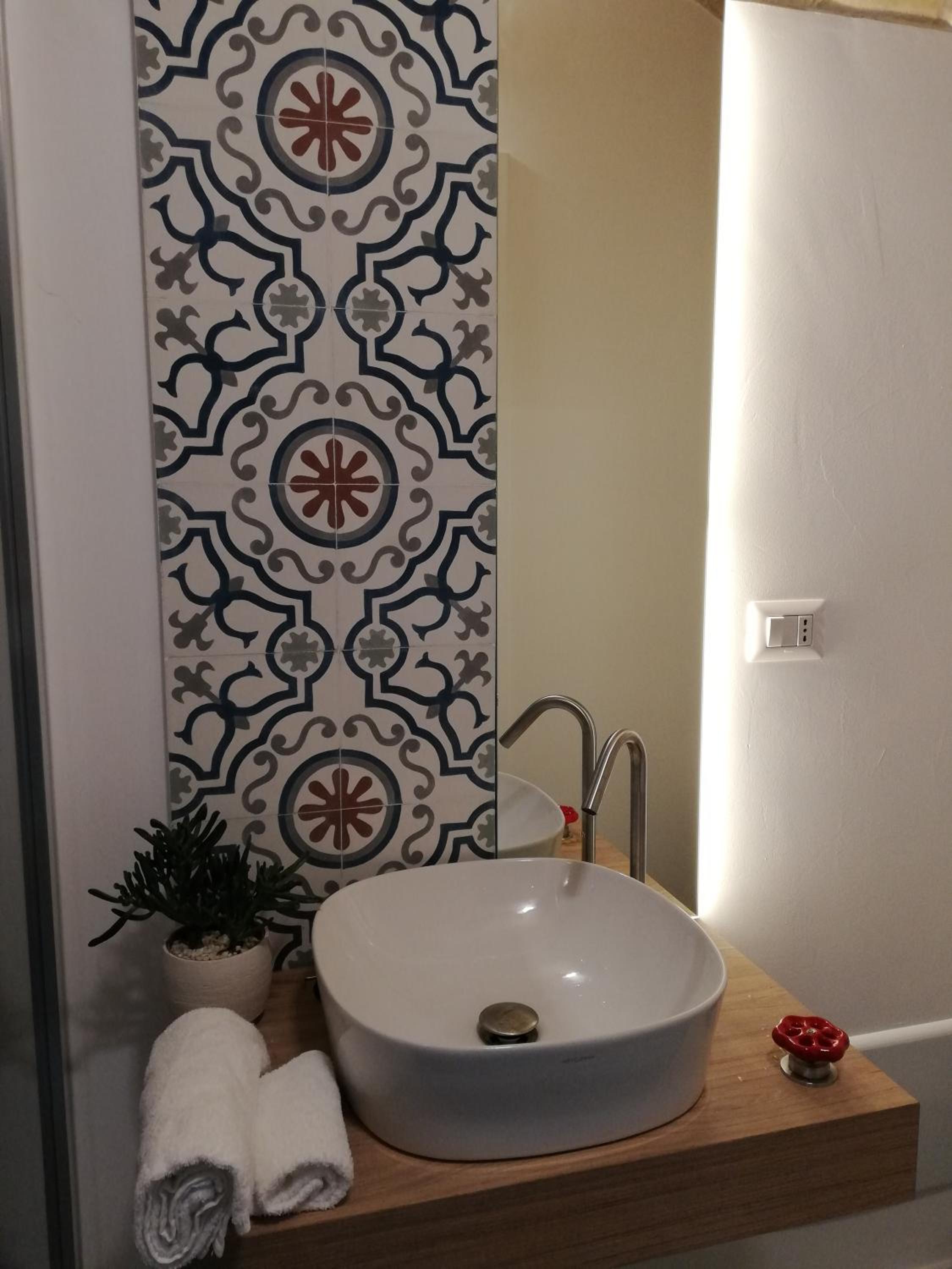 Double Room - Photo 18