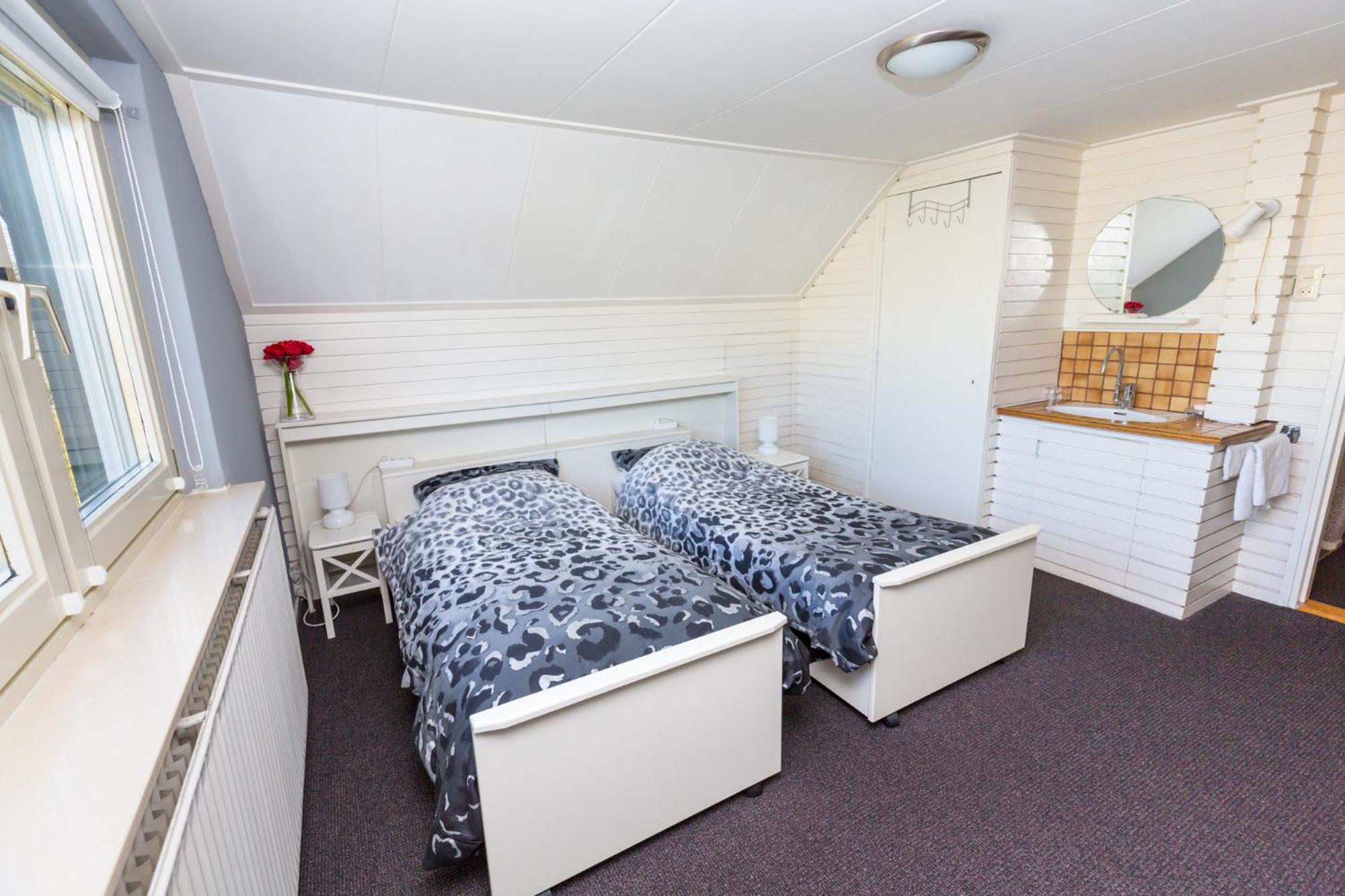 Deluxe Twin Room photo 2