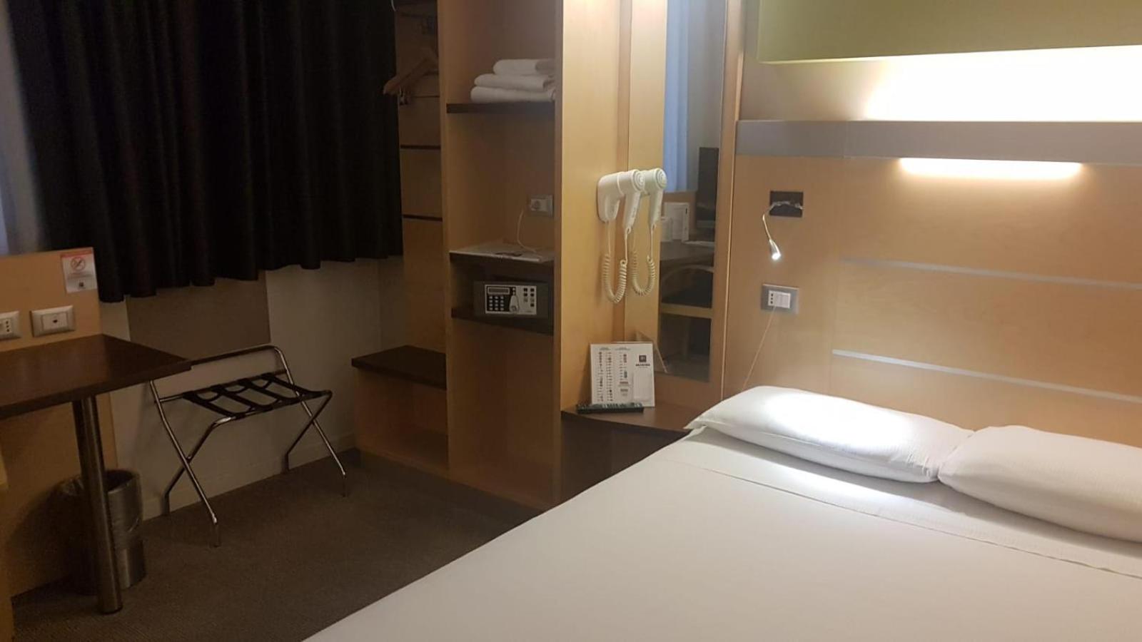 Single Room - Disability Access photo 2