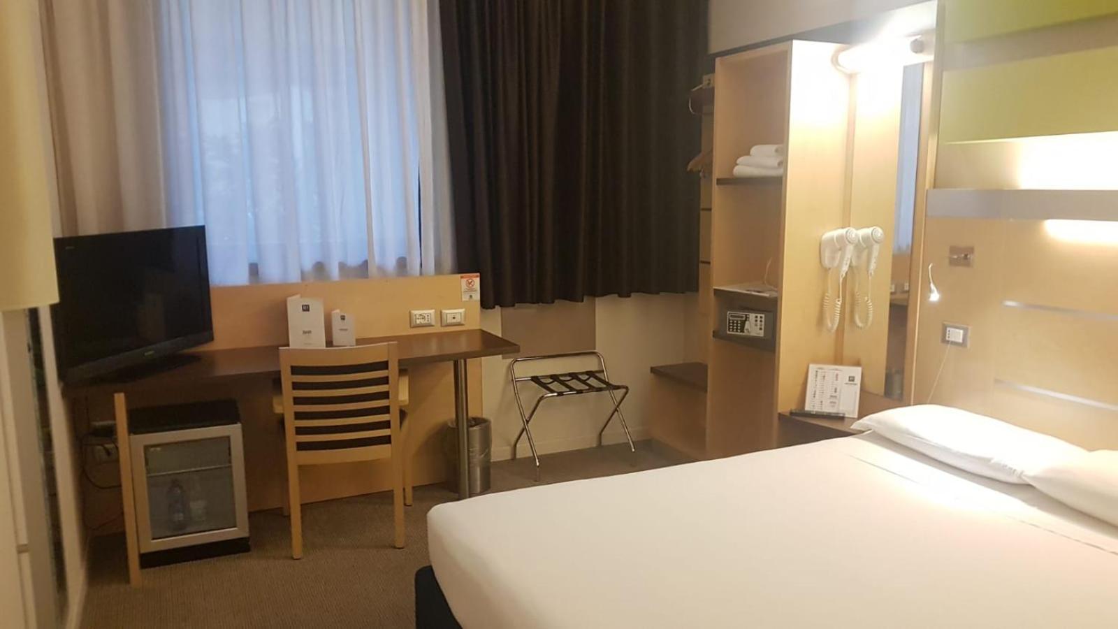 Single Room - Disability Access photo 1