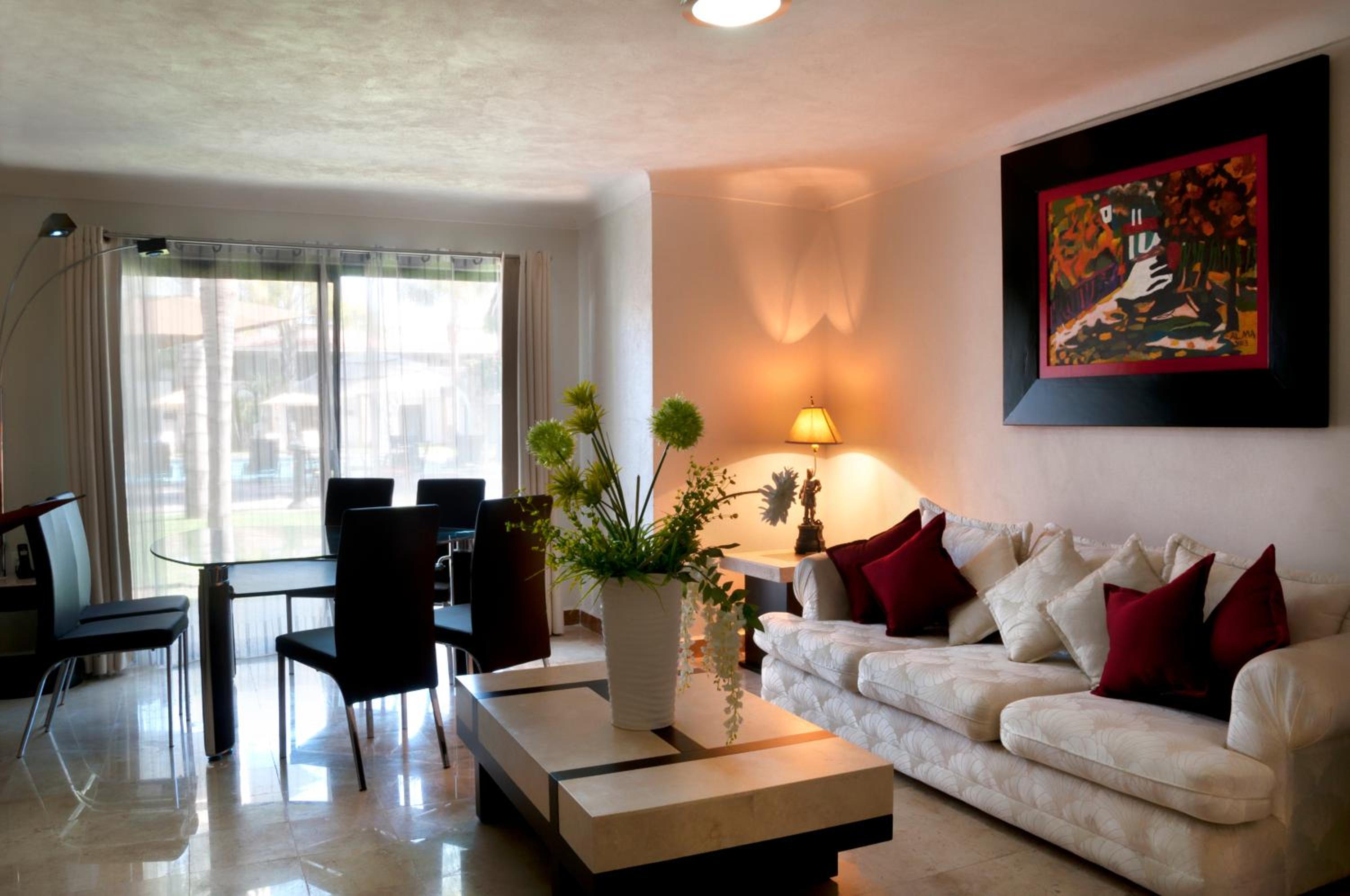 Suite - Photo 4