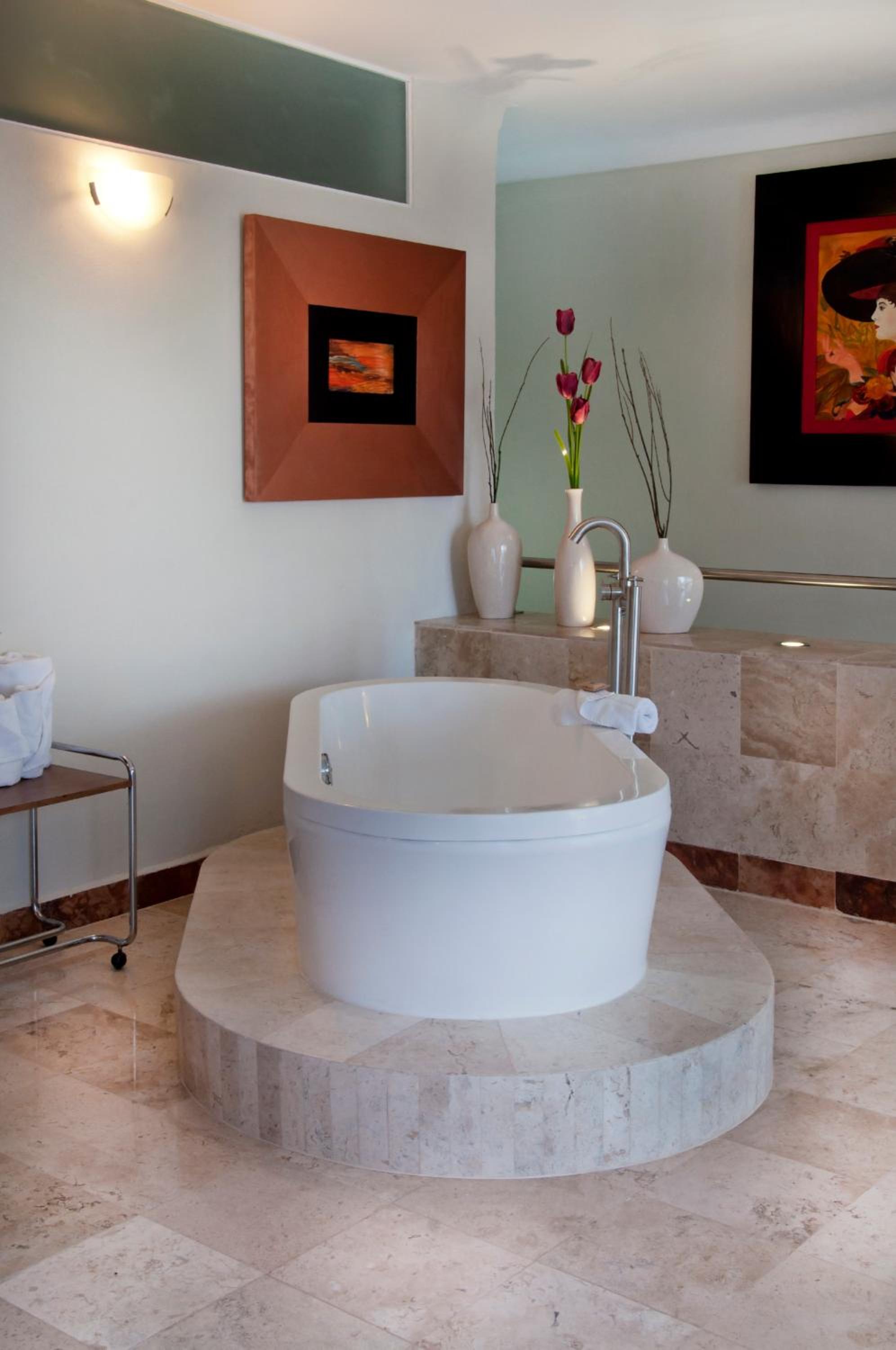 Suite - Photo 5