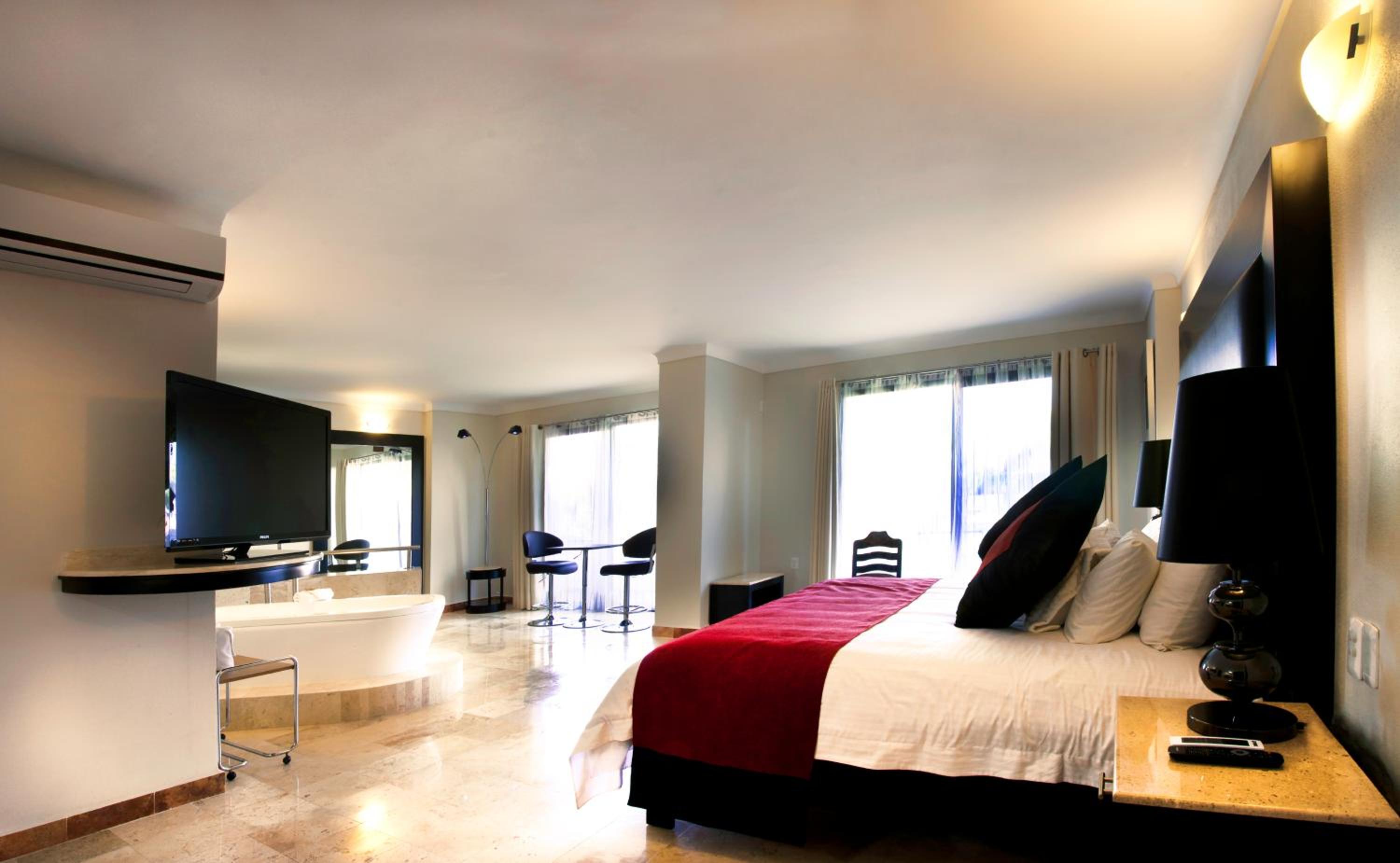 Suite - Photo 6