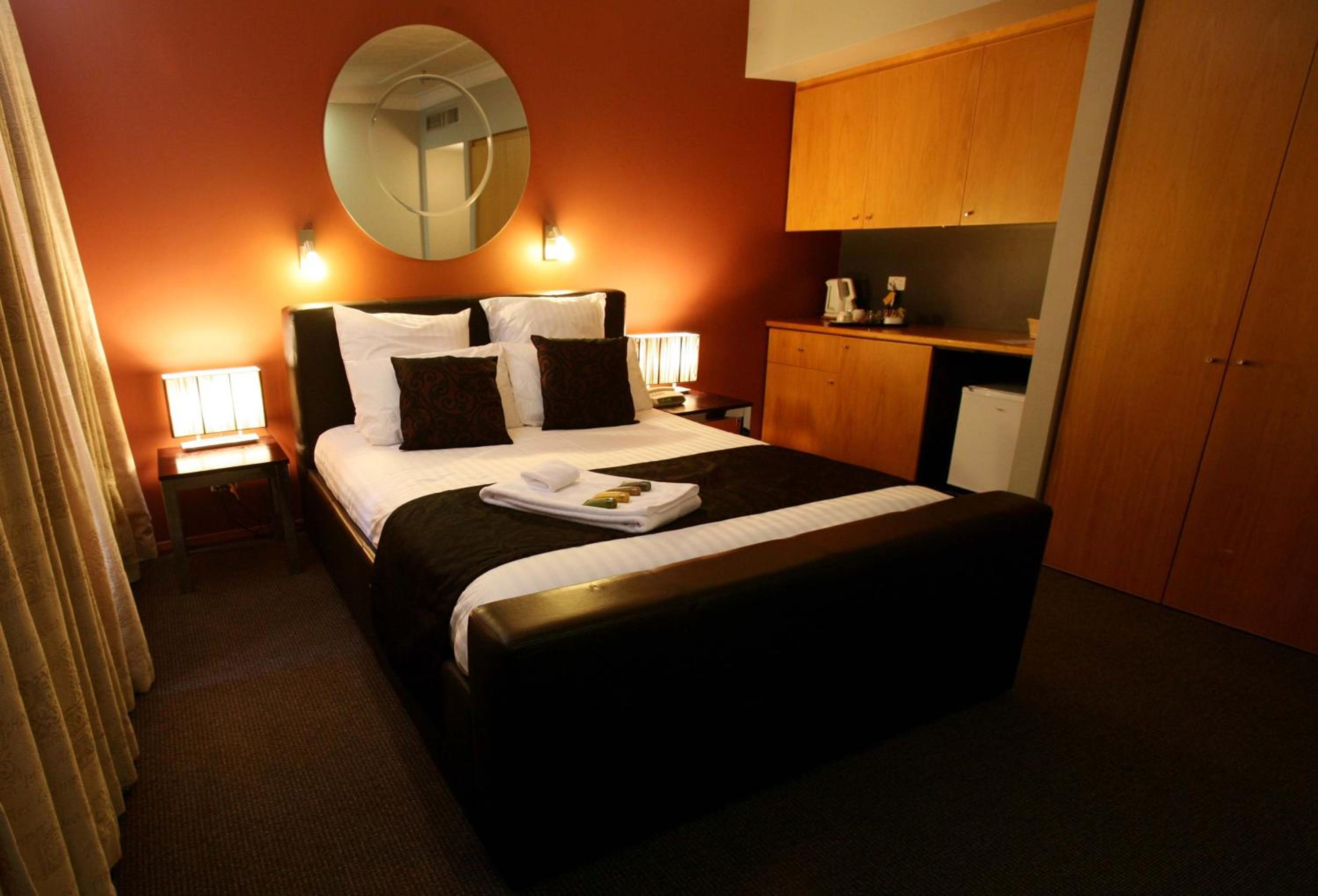 Queen Room - Photo 9