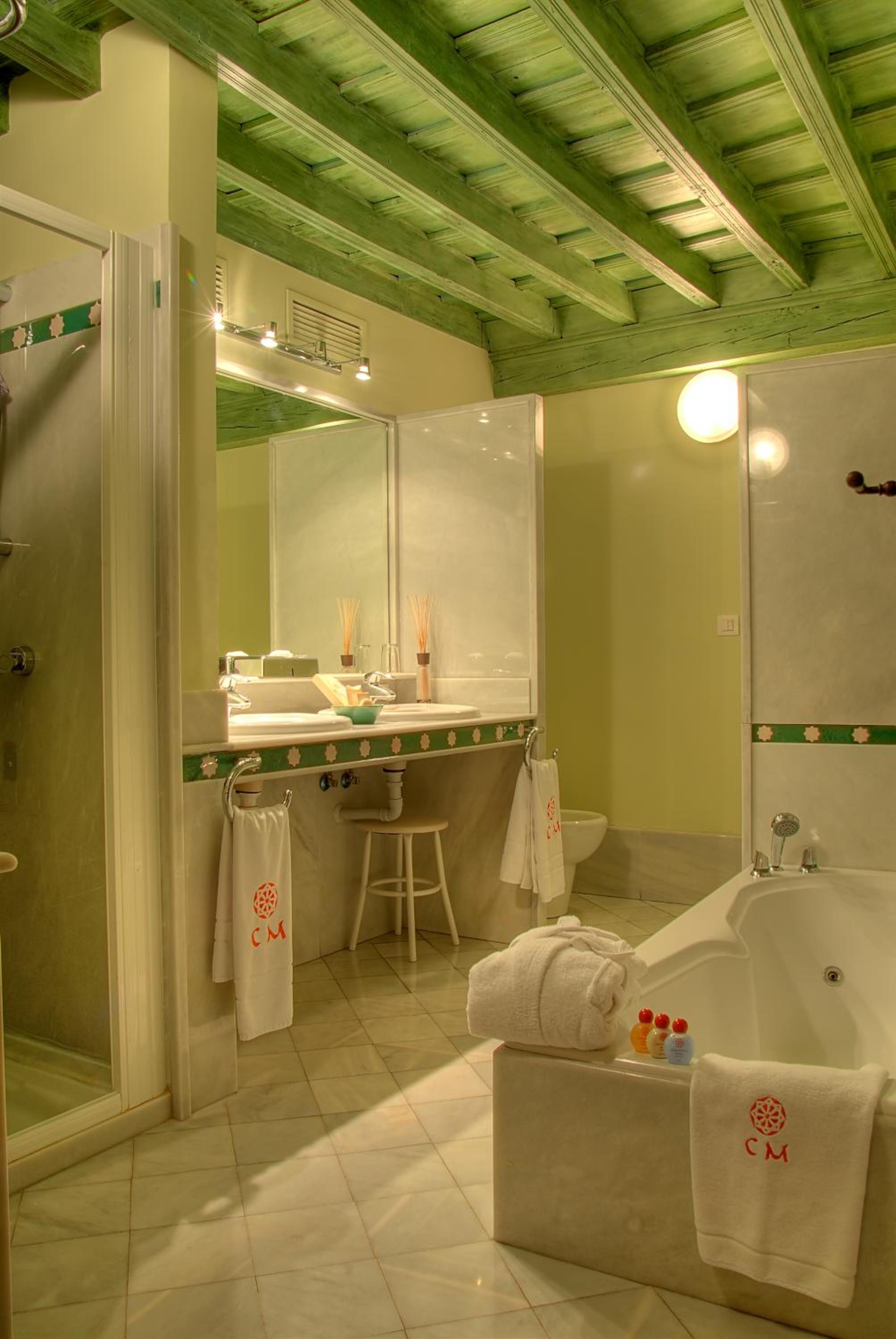 Deluxe Double Room with lateral Alhambra view photo 3