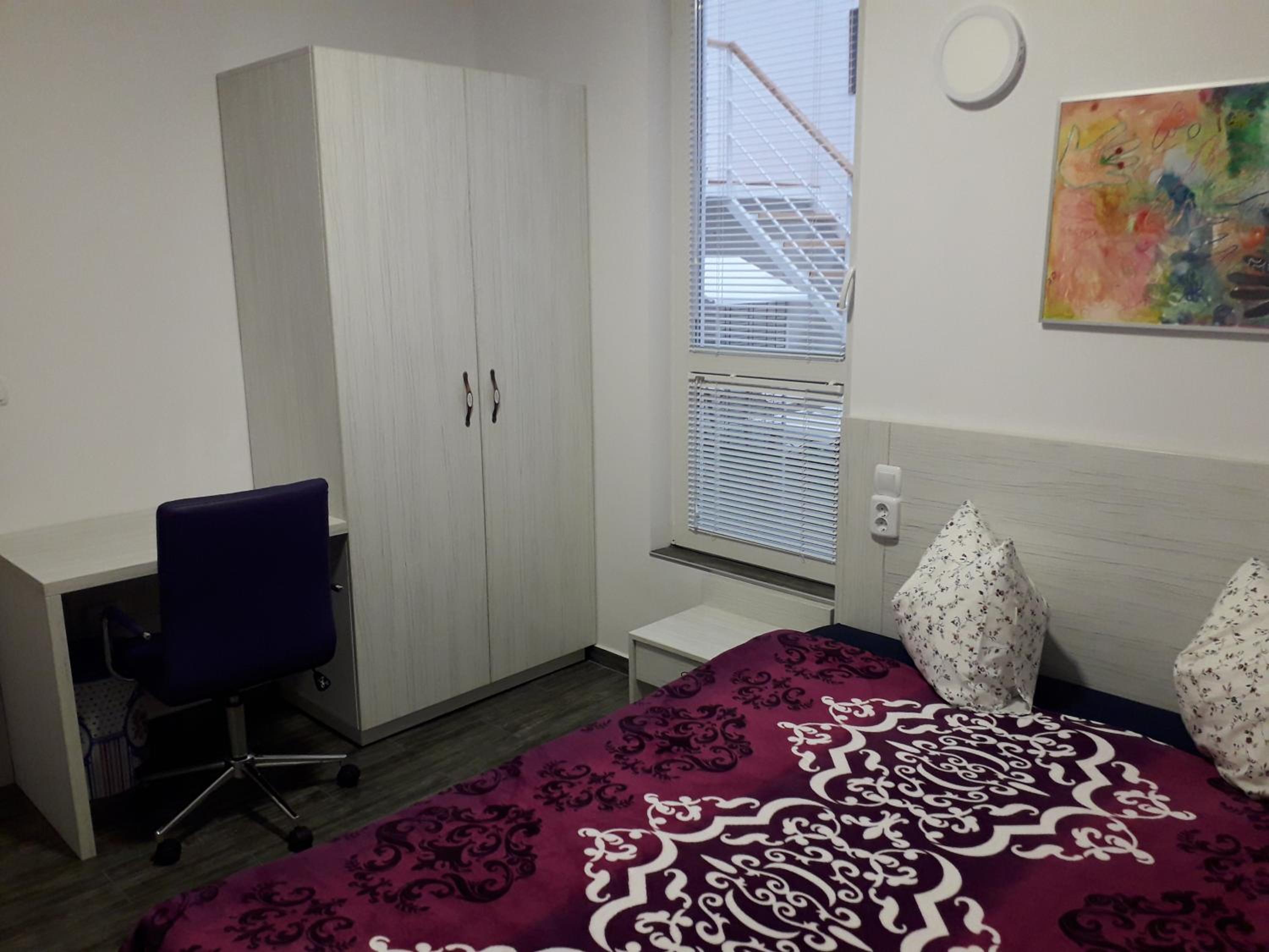 Budget Double Room - Photo 2