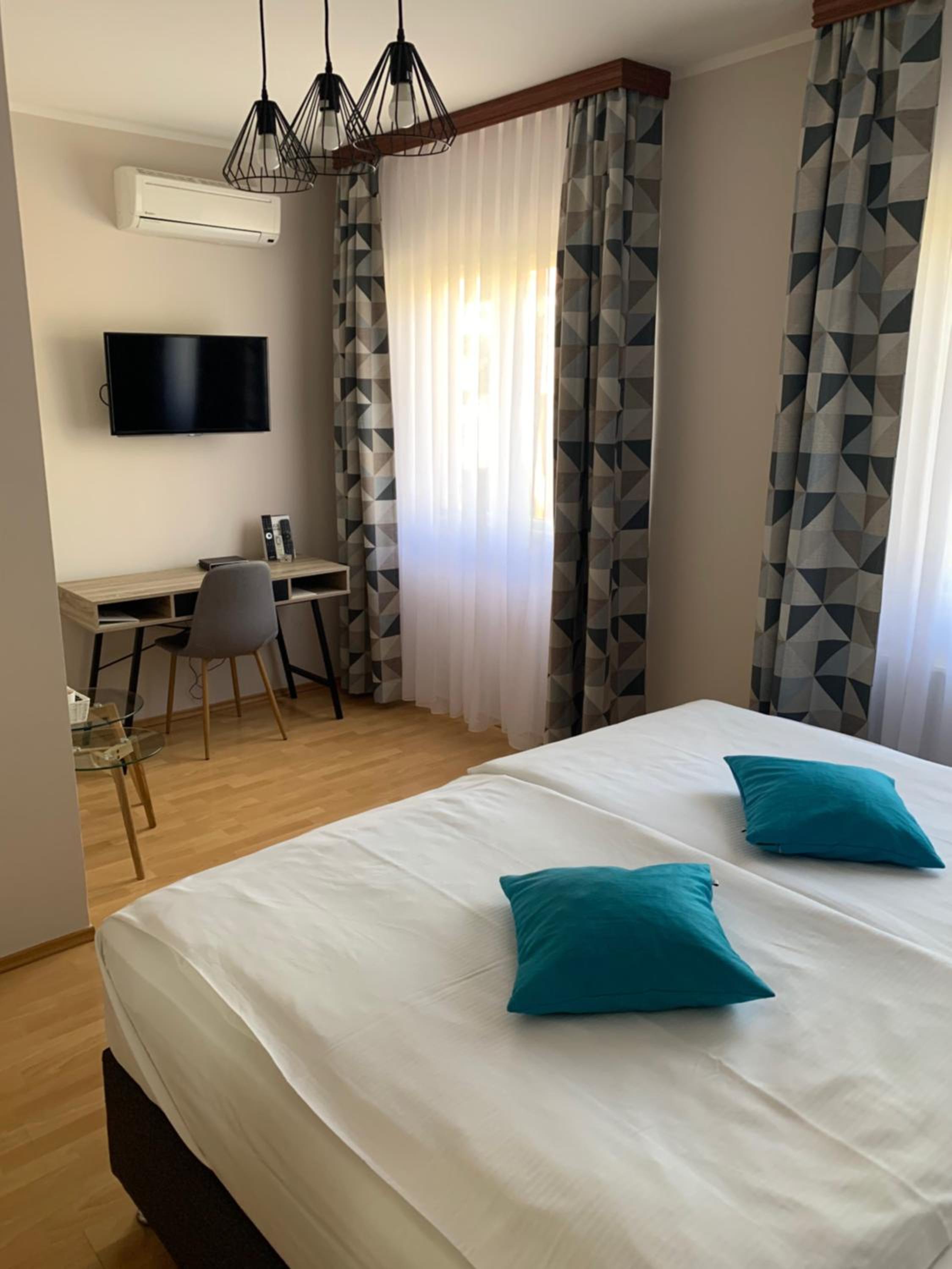 Standard Double or Twin Room - Photo 2
