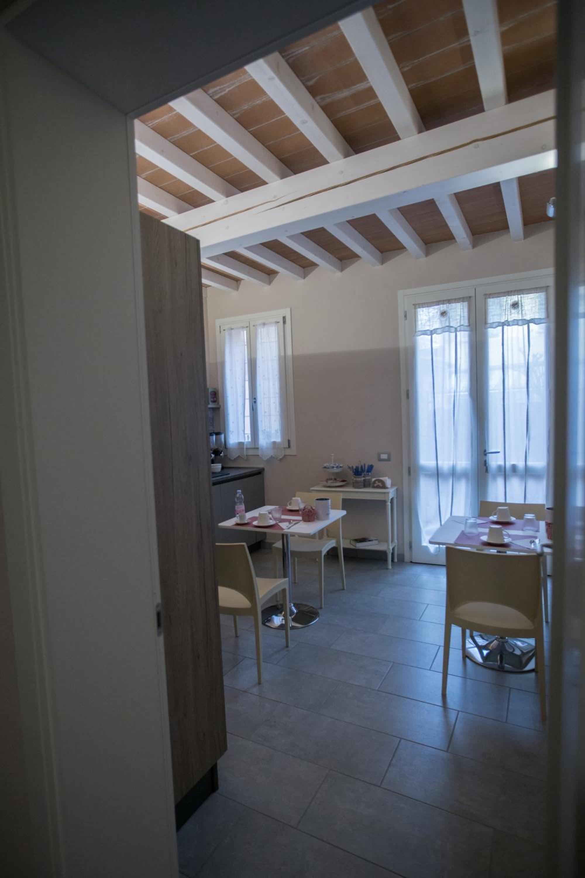 Deluxe Double or Twin with Private Bathroom photo 3