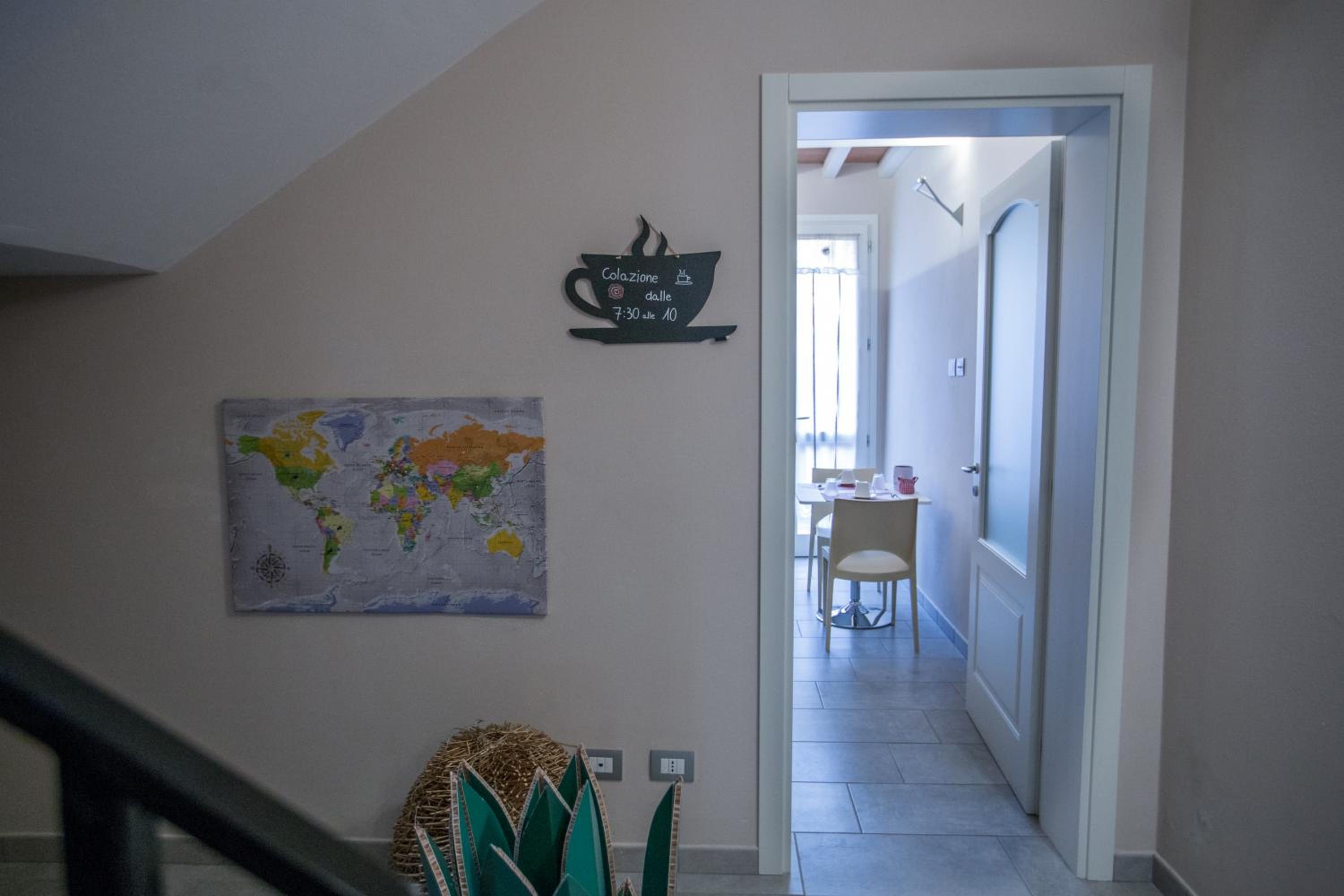 Double or Twin Room with Private Bathroom photo 3
