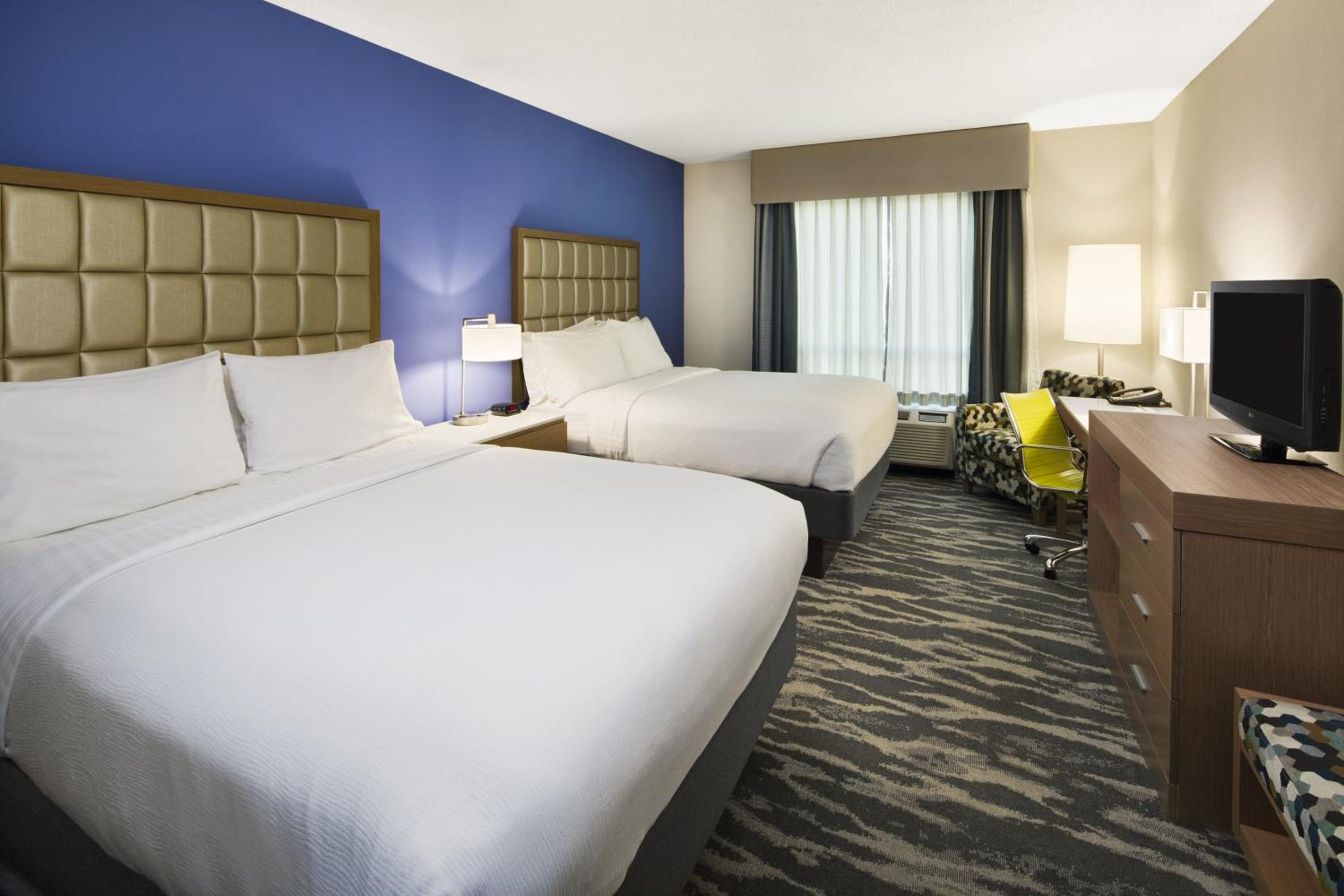 Standard Queen Room with Two Queen Beds photo 1