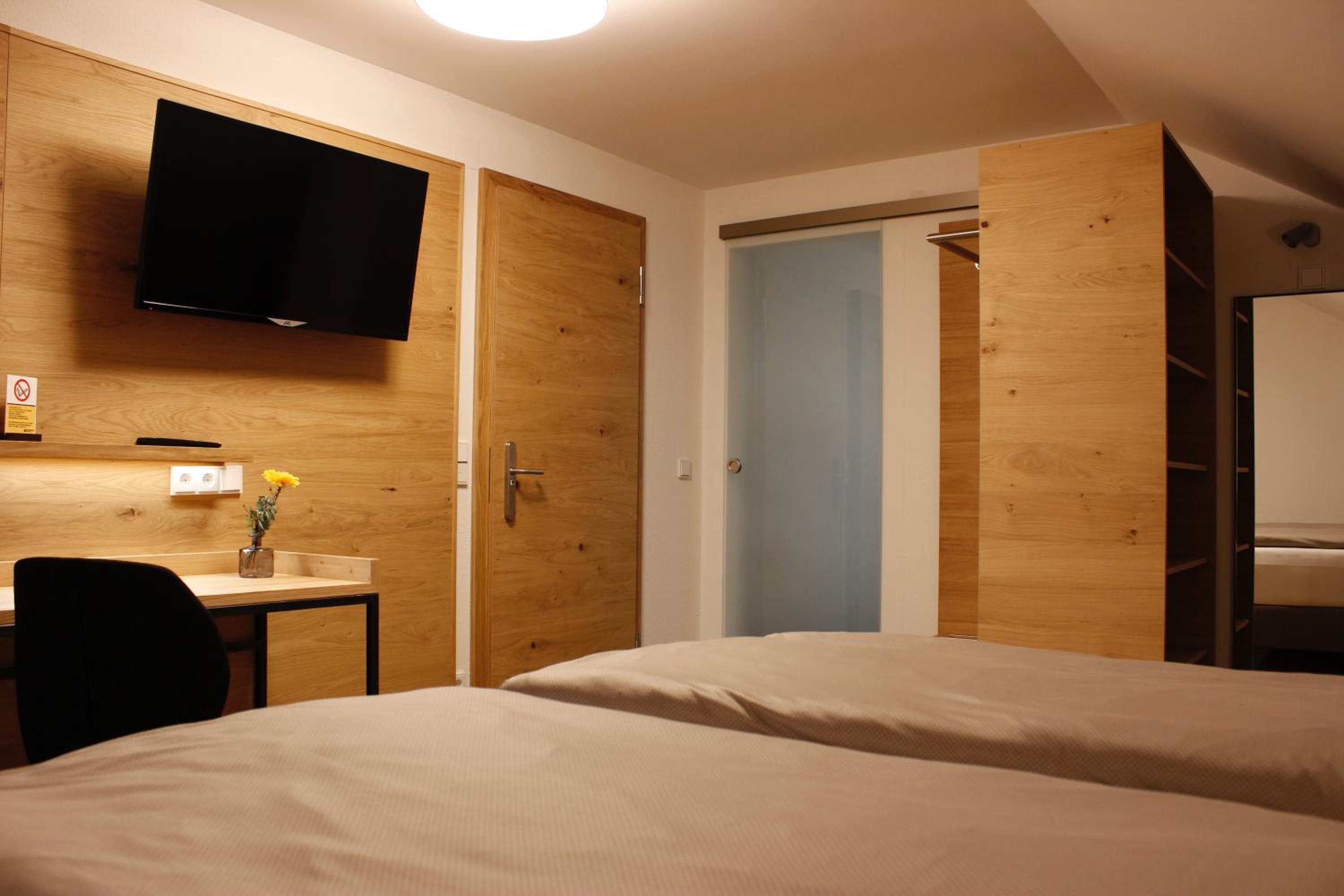 Double or Twin Room - Photo 4