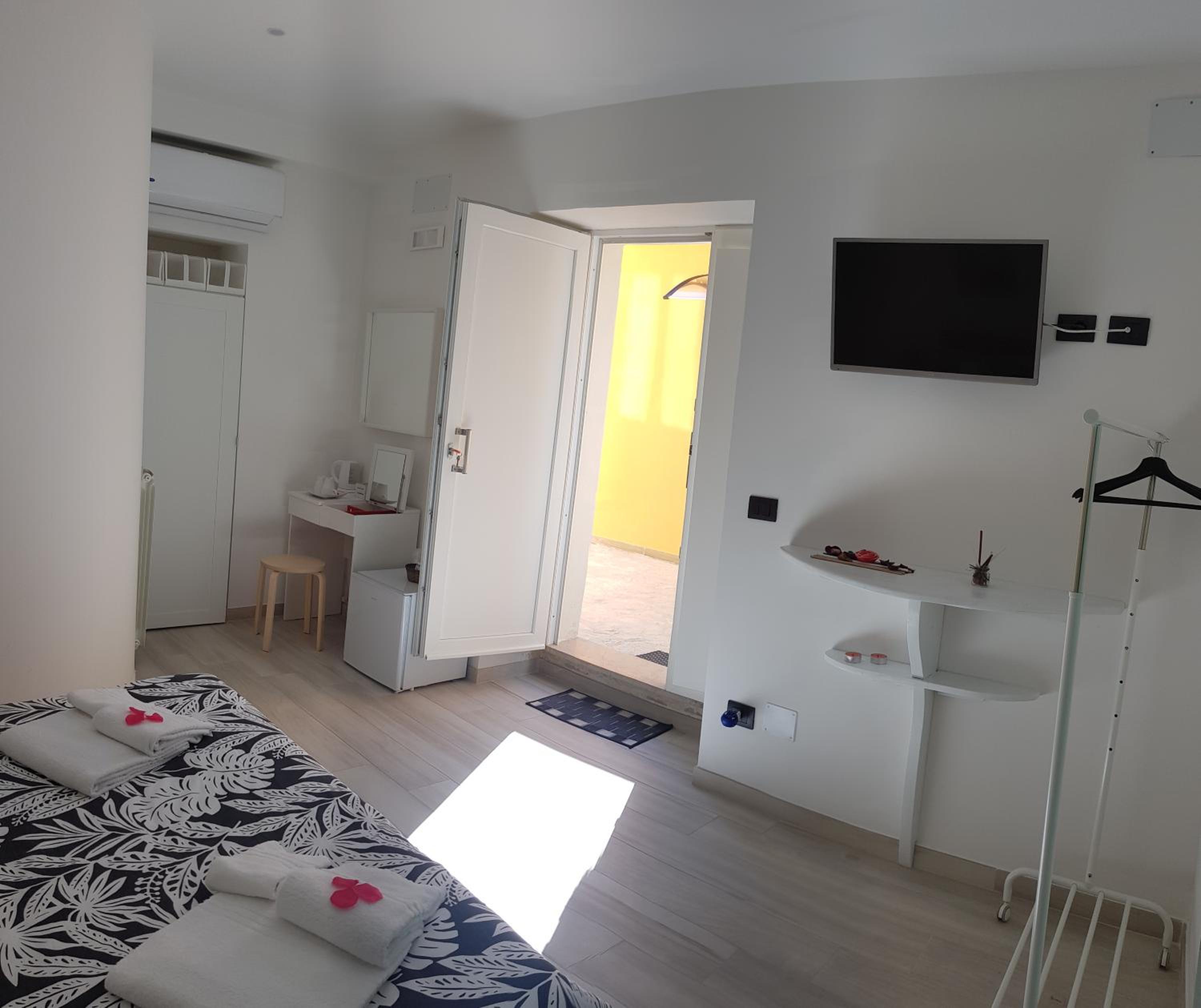 Suite with Spa Bath - Photo 7