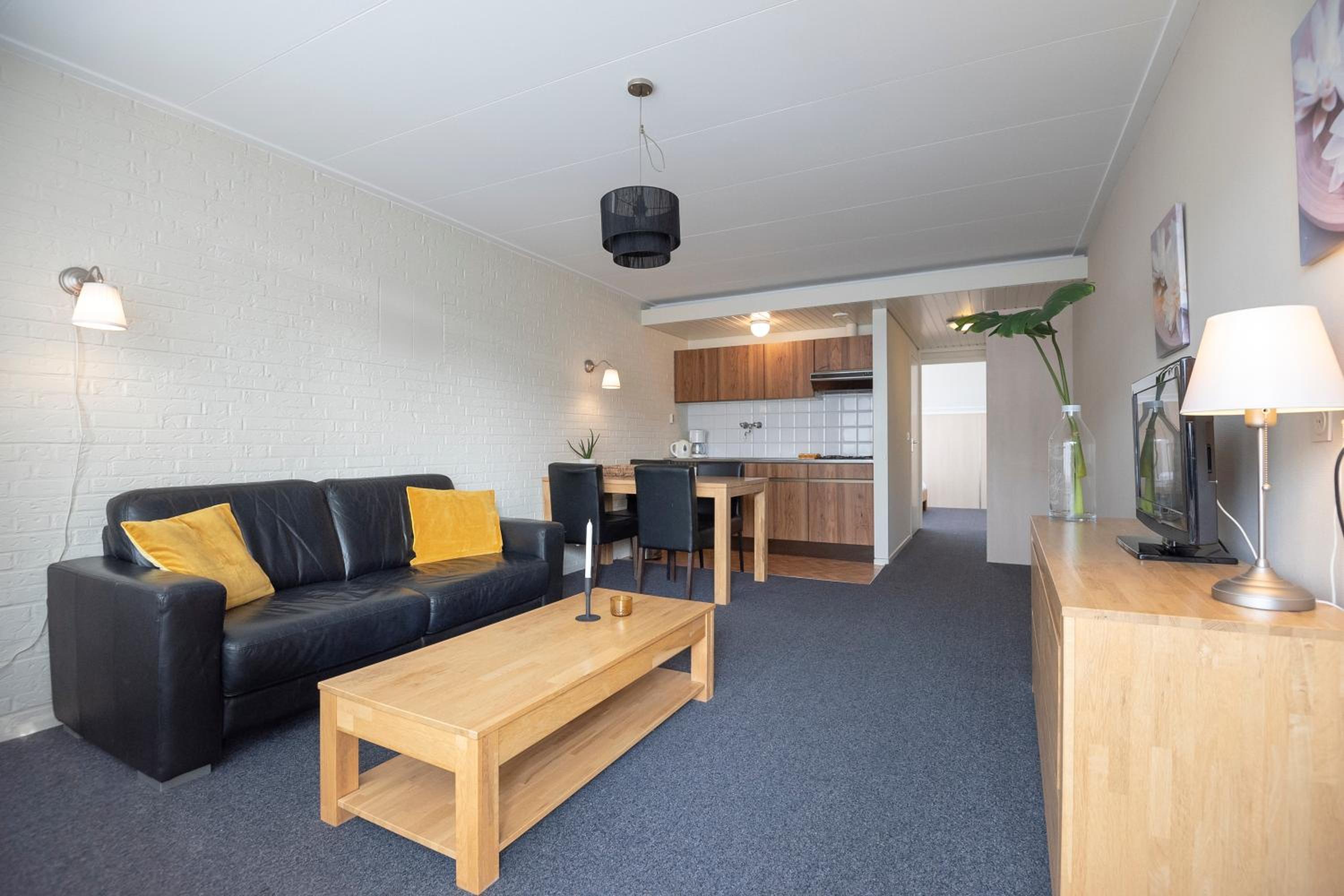 One-Bedroom Apartment - Photo 3