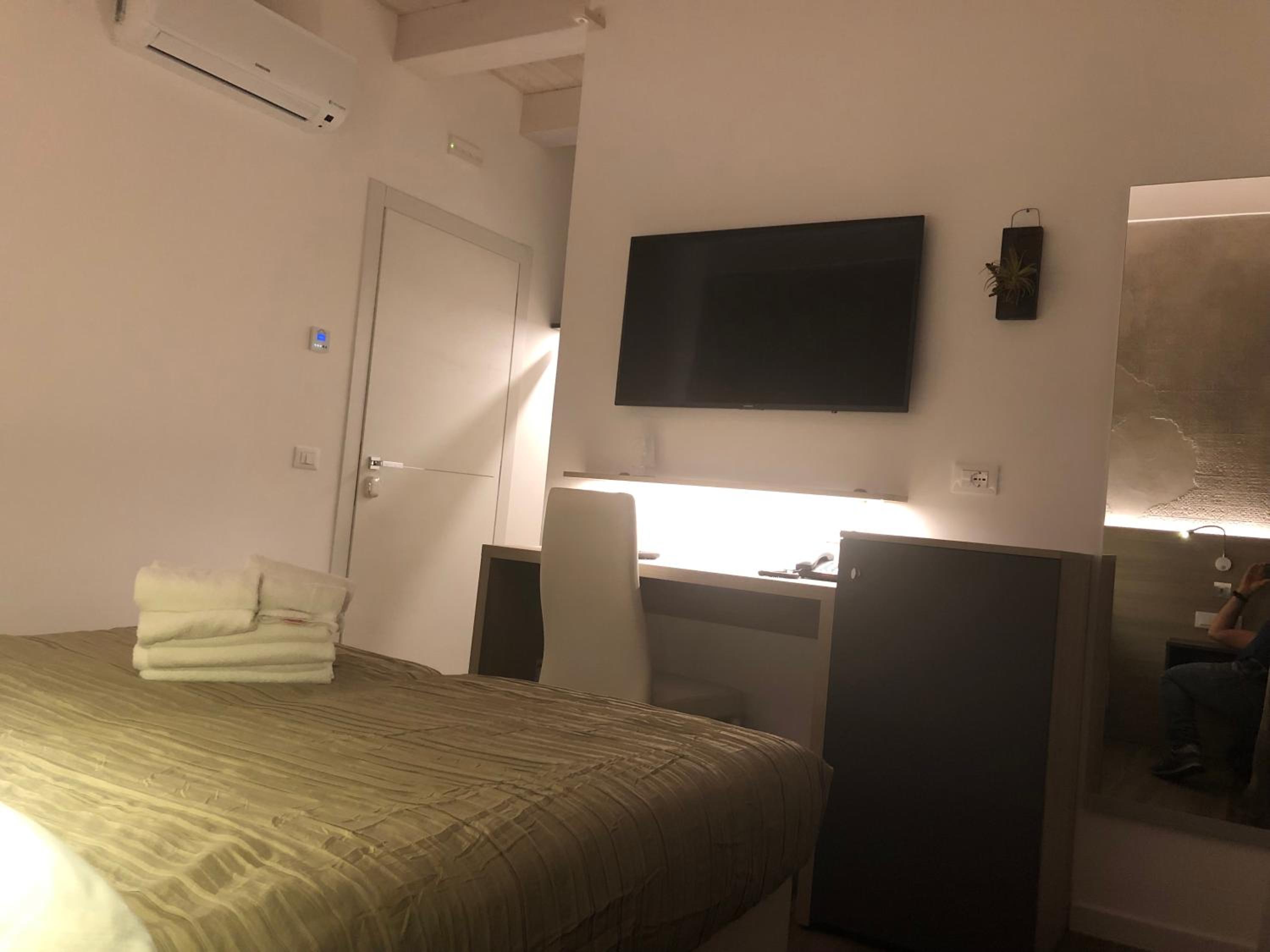 Twin Room with Terrace - Photo 6
