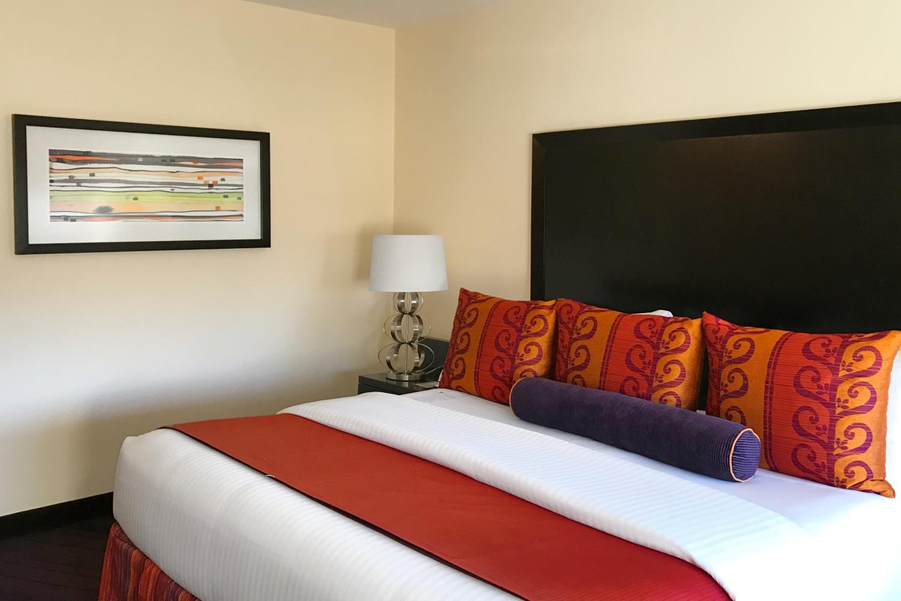 Deluxe King Room - Photo 4