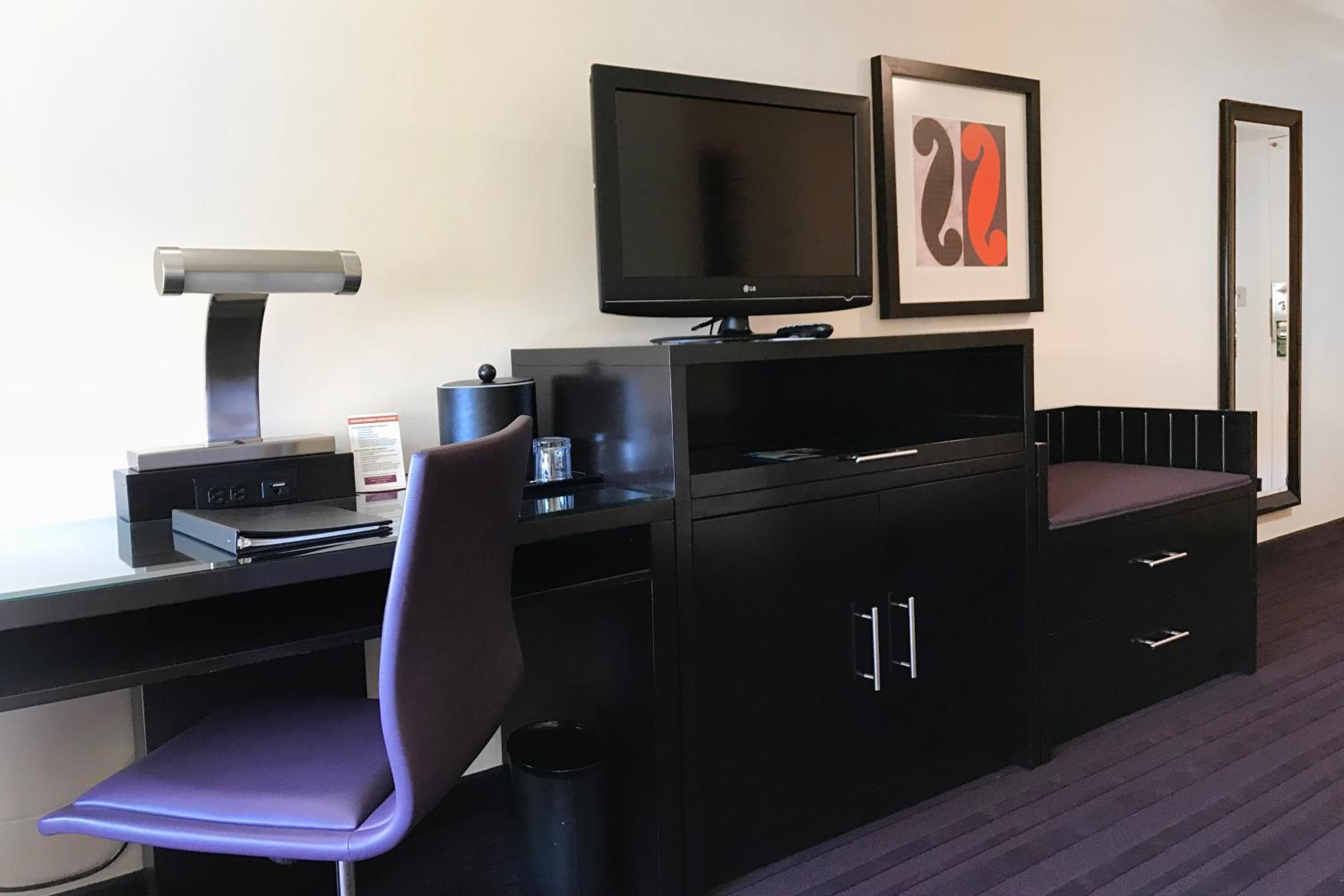 Deluxe King Room - Photo 5