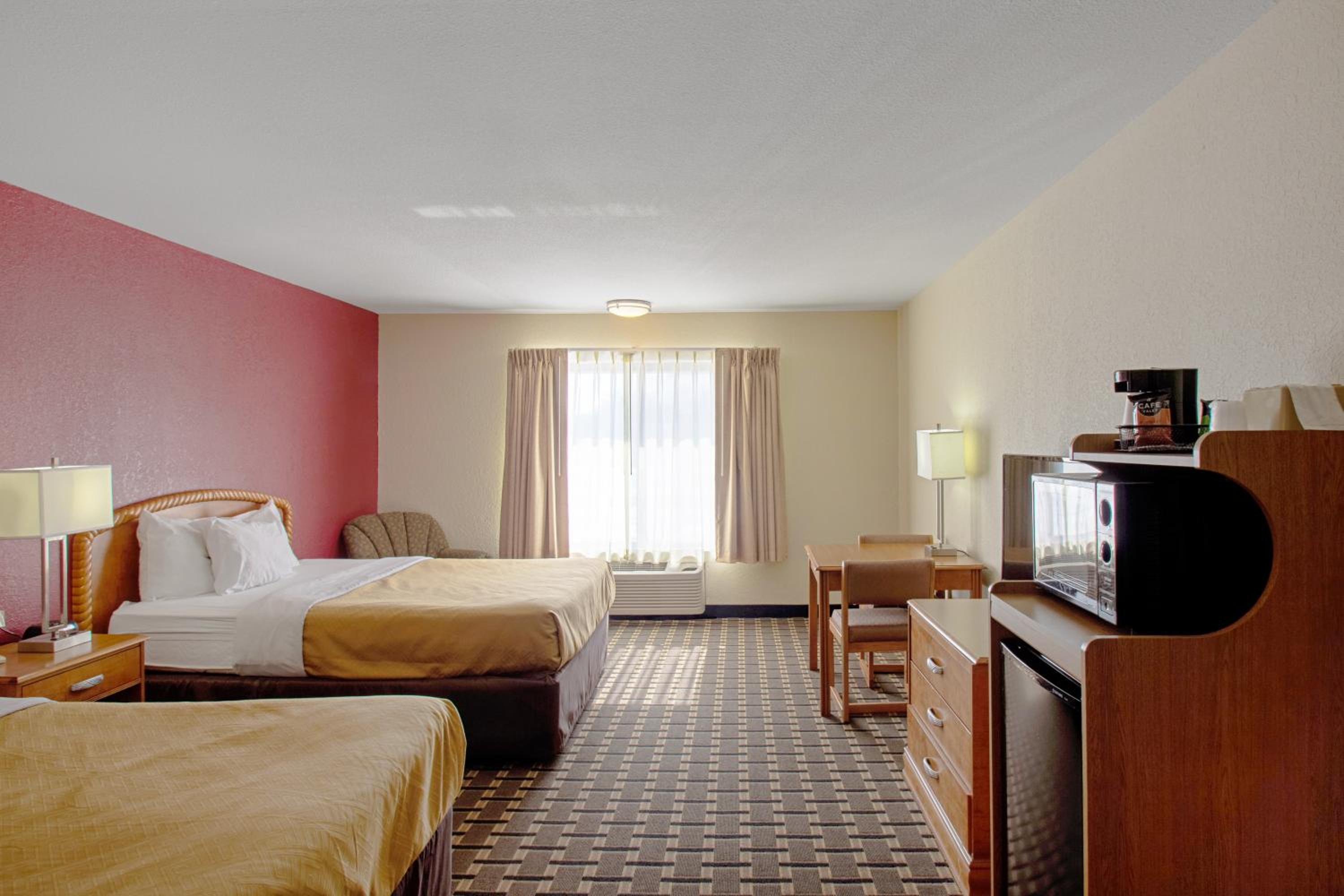Queen Room with Two Queen Beds - Accessible/Non-Smoking  photo 2