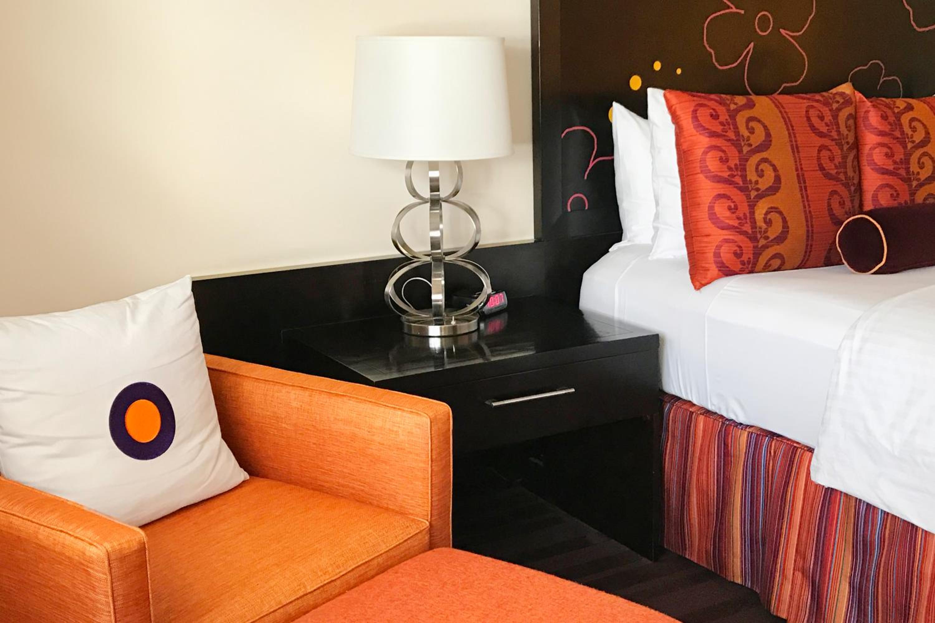 Superior King Room with Balcony - Photo 3