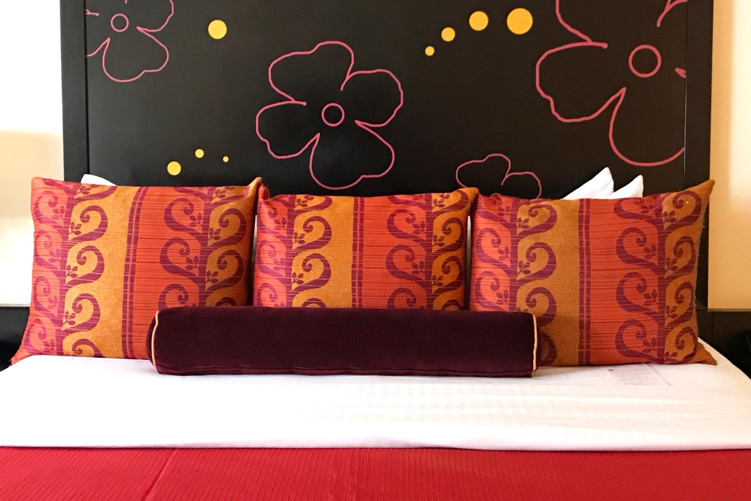 Superior King Room with Balcony - Photo 4