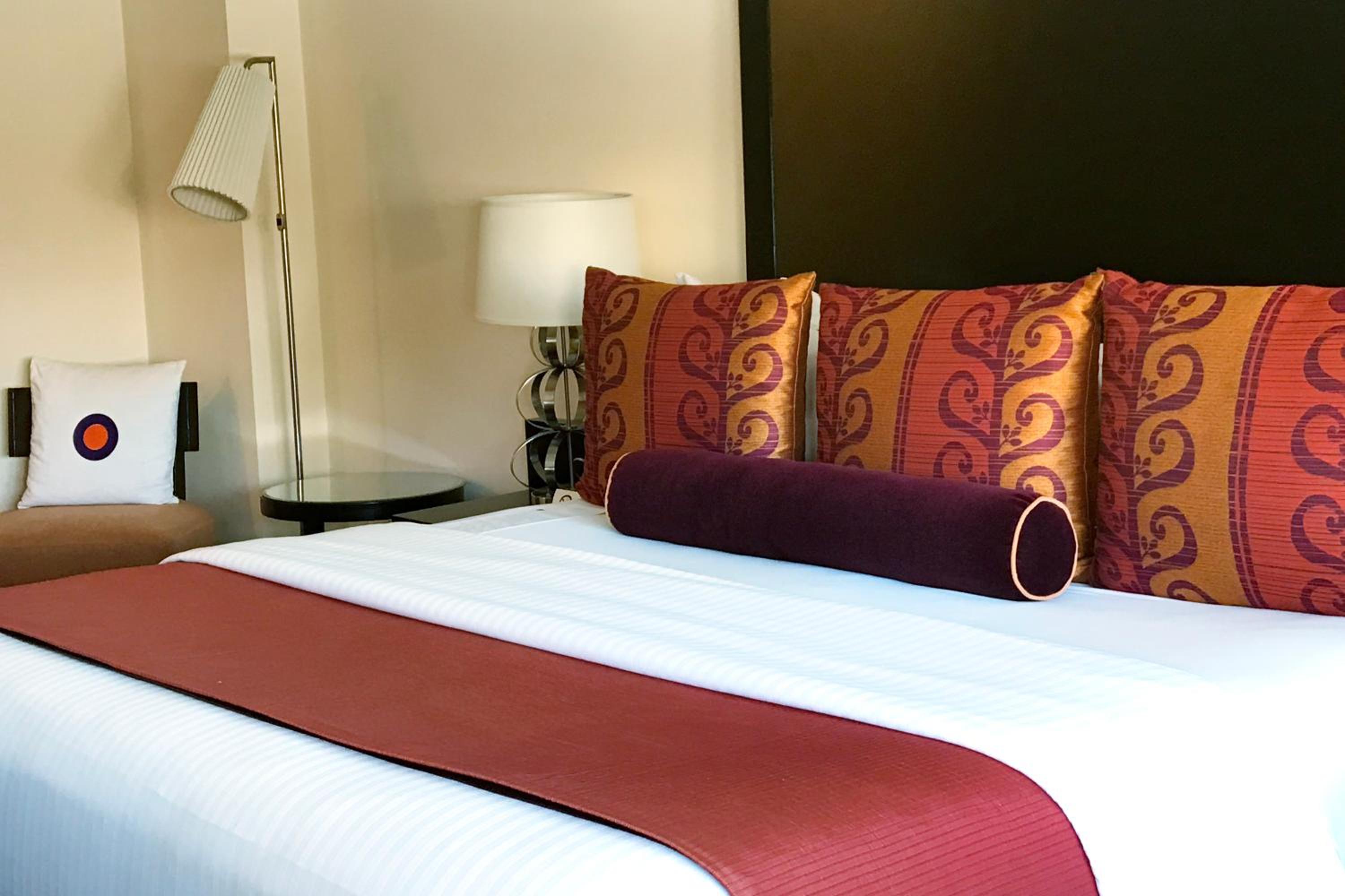 Premier King Room with Balcony  - Photo 5