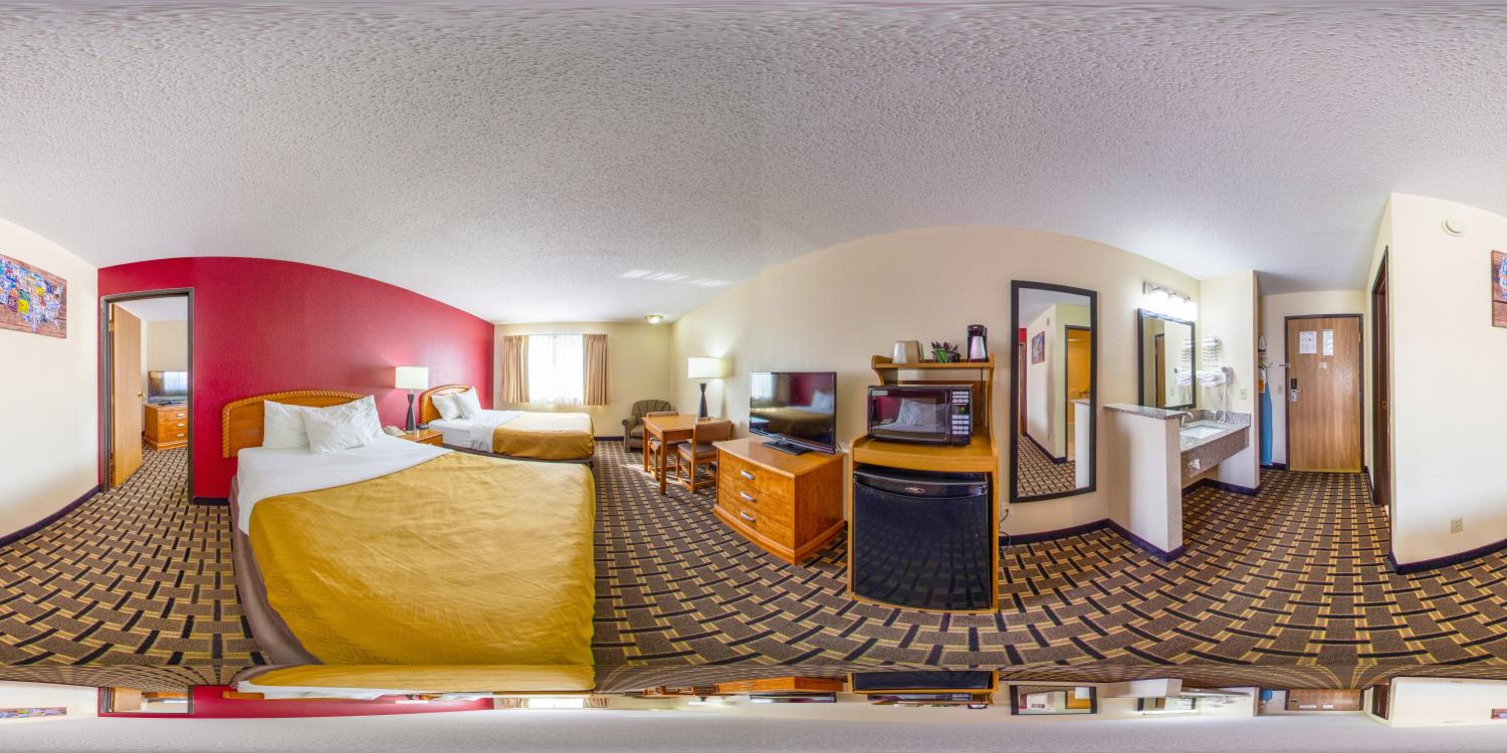 Suite with Two Queen Beds and One King Bed - Non-Smoking photo 3