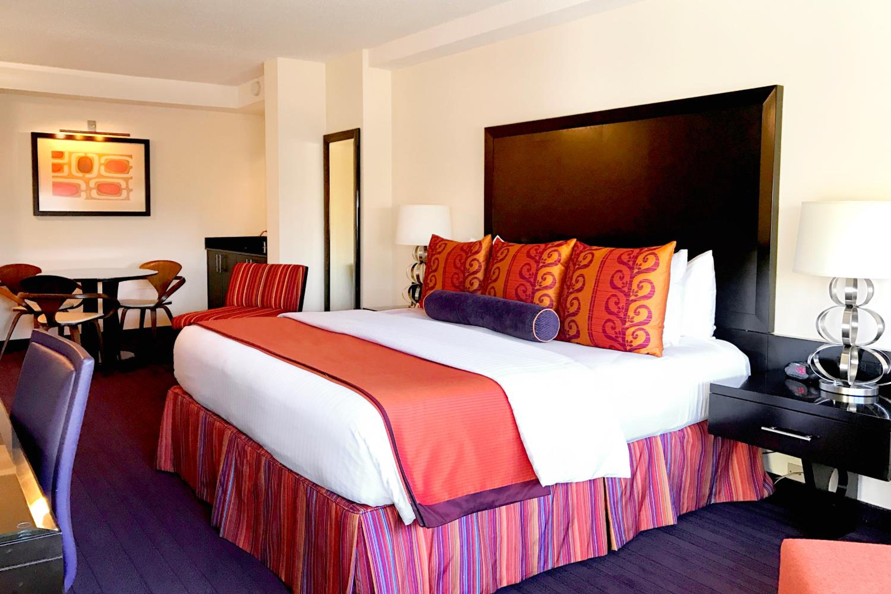 Premier King Room with Balcony  - Photo 2