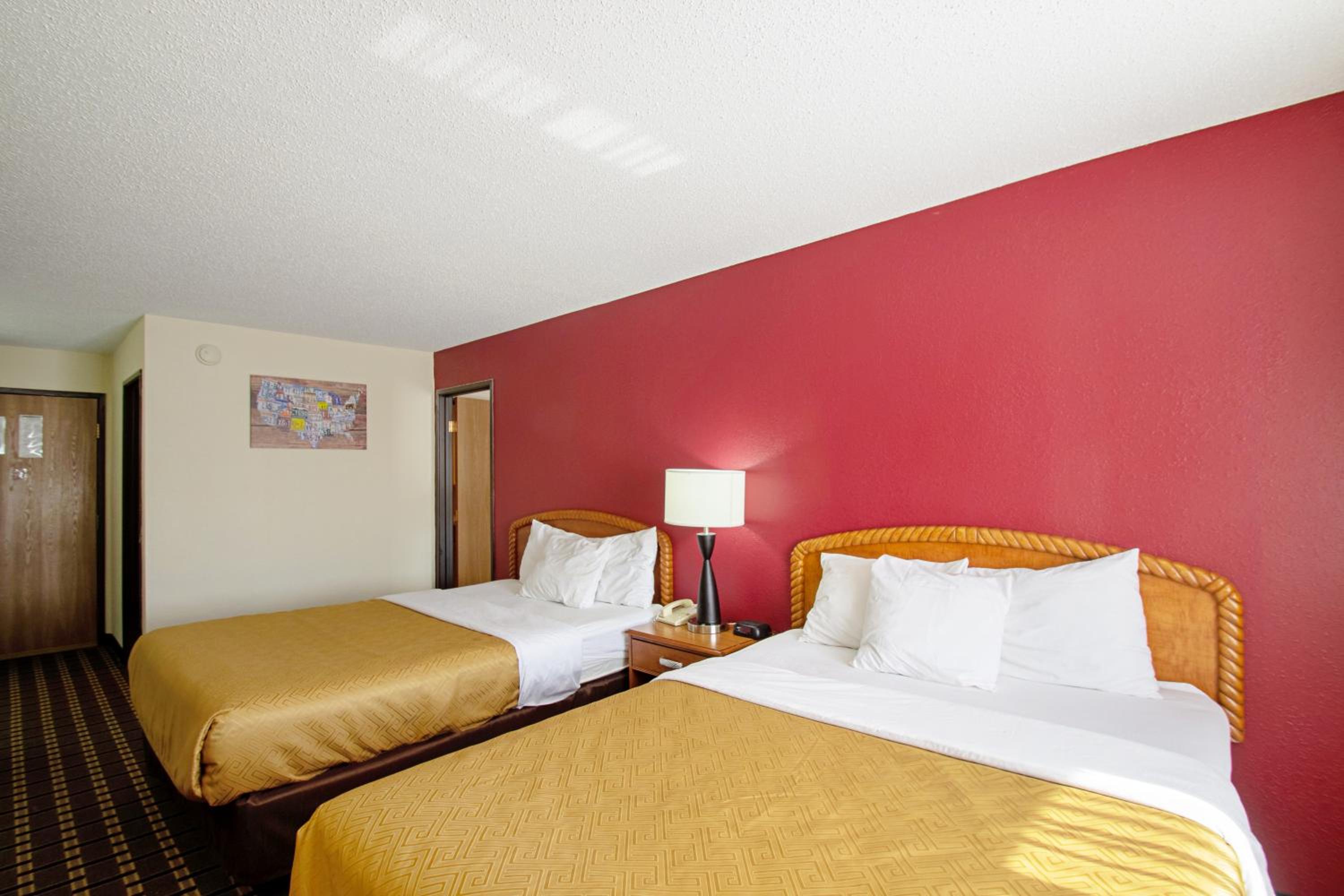 Suite with Two Queen Beds and One King Bed - Non-Smoking photo 1