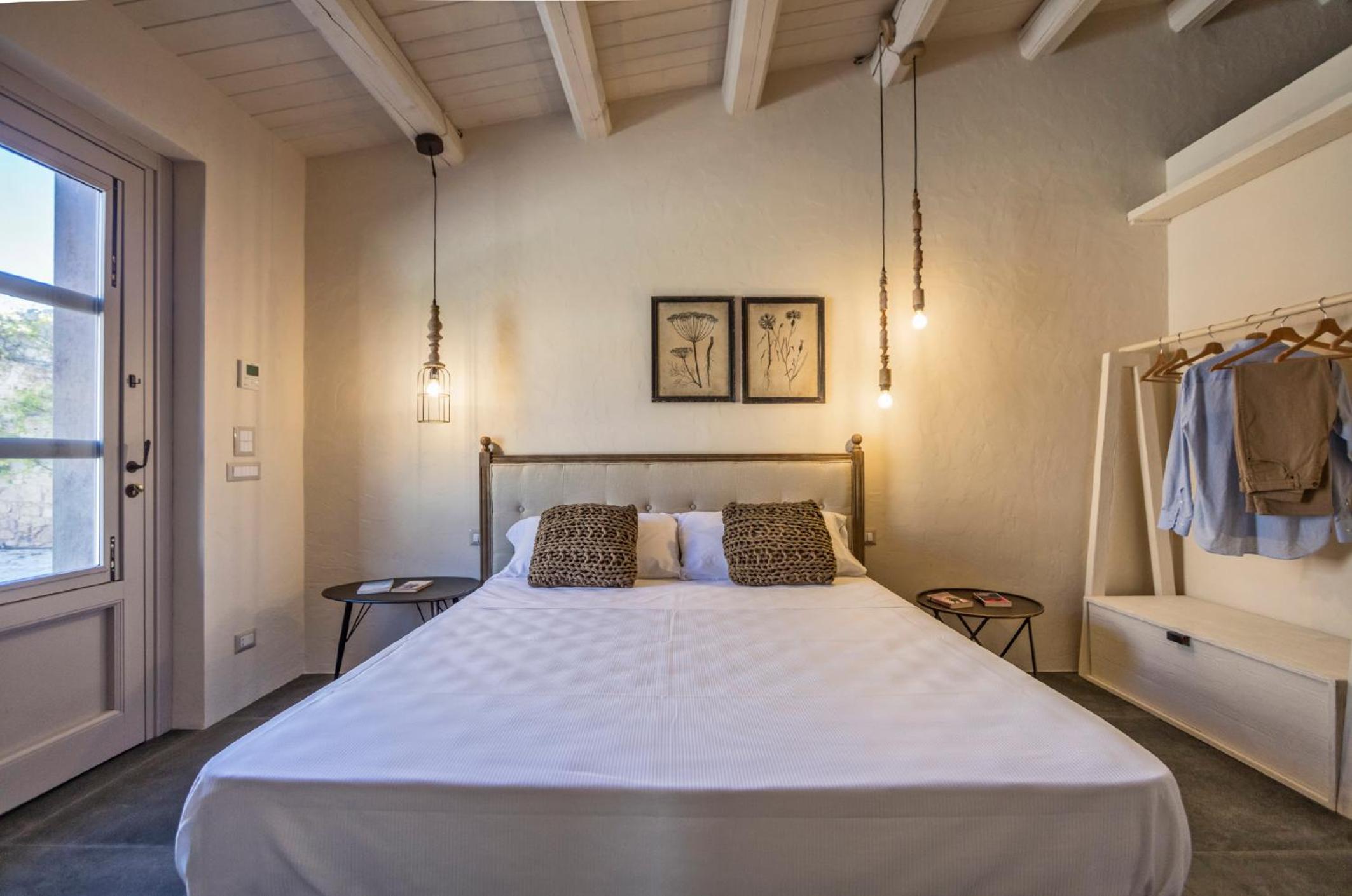 Deluxe Room (2 Adults + 1 Child) photo 2