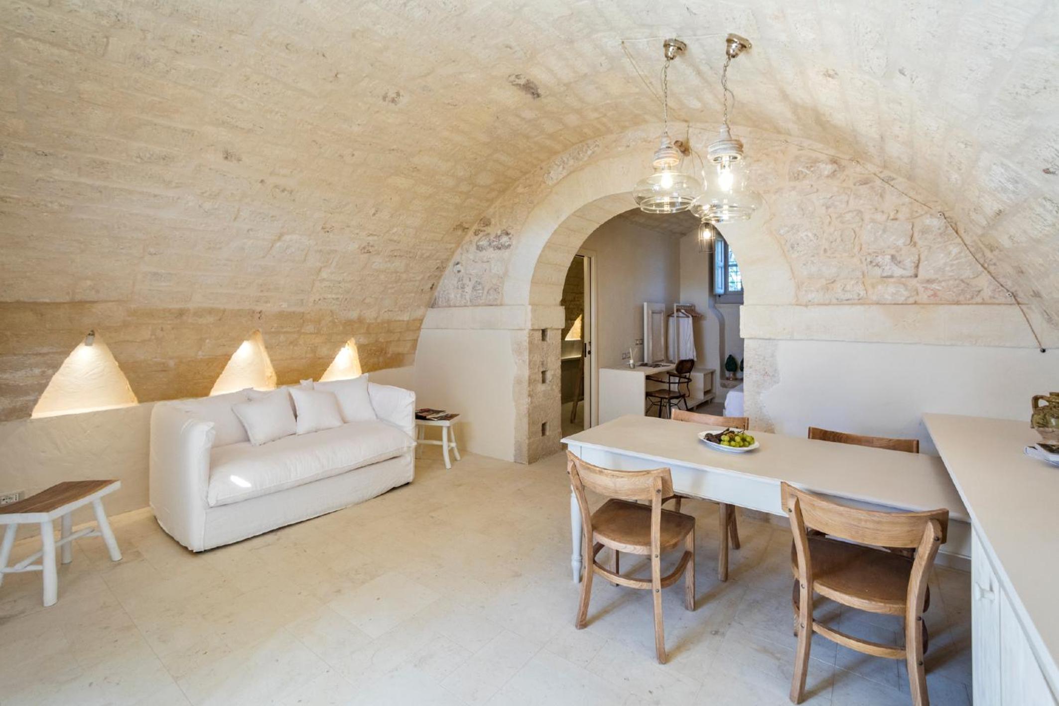 Deluxe Double Room (2 Adults + 1 Child)