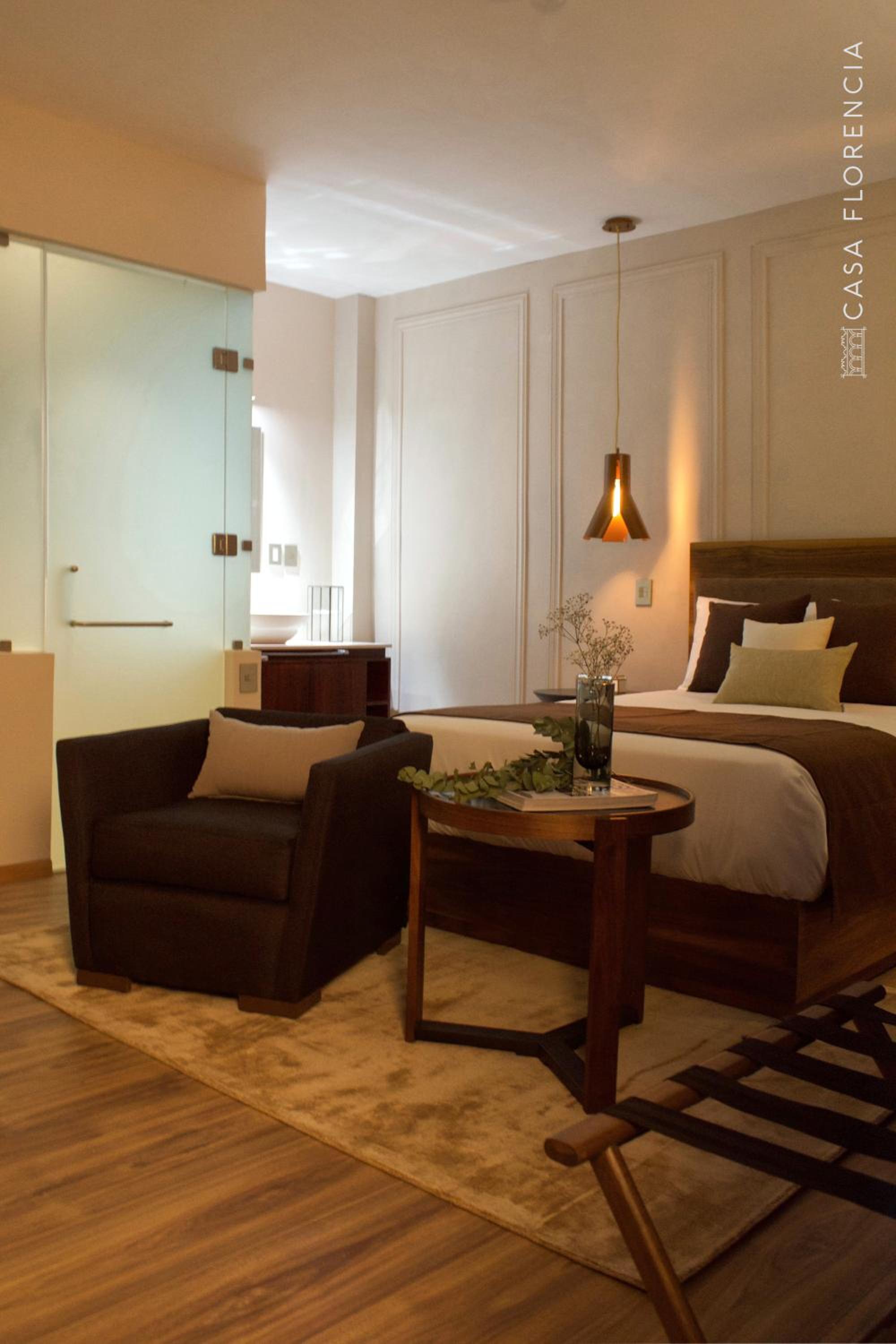 Deluxe King Suite - Photo 7