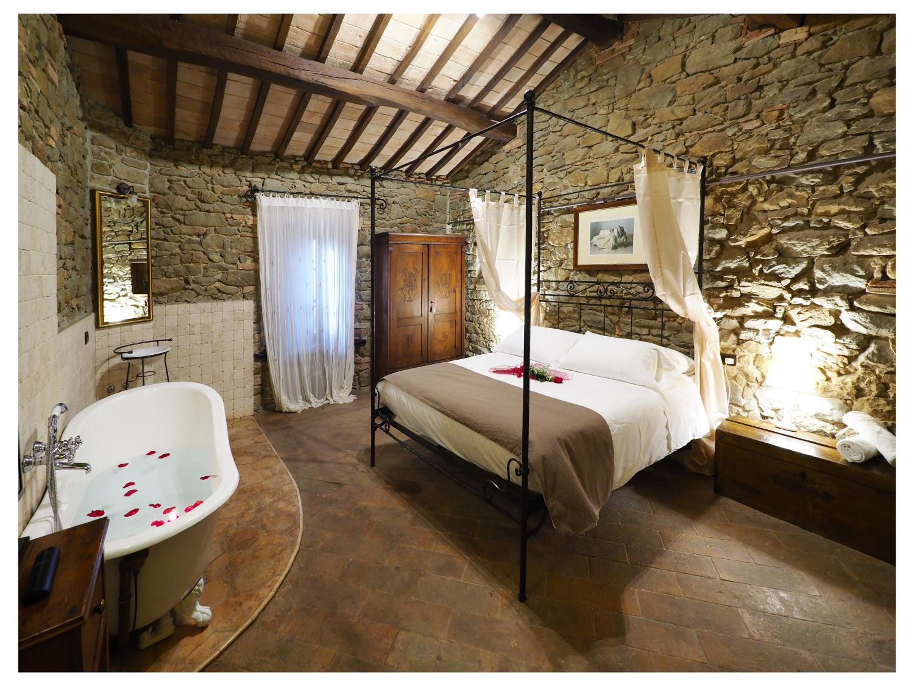 Suite - Photo 14