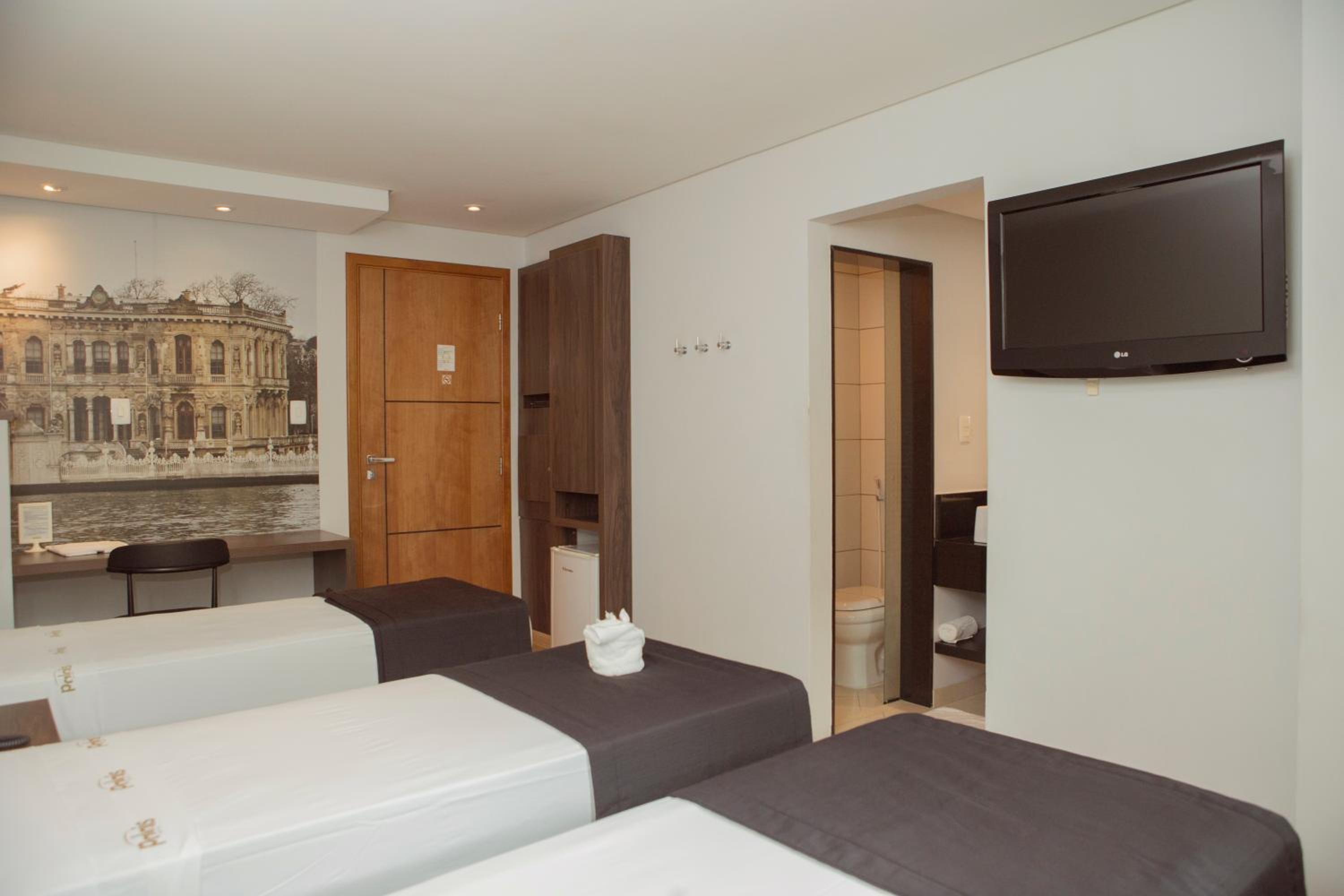 Deluxe Triple Room photo 3