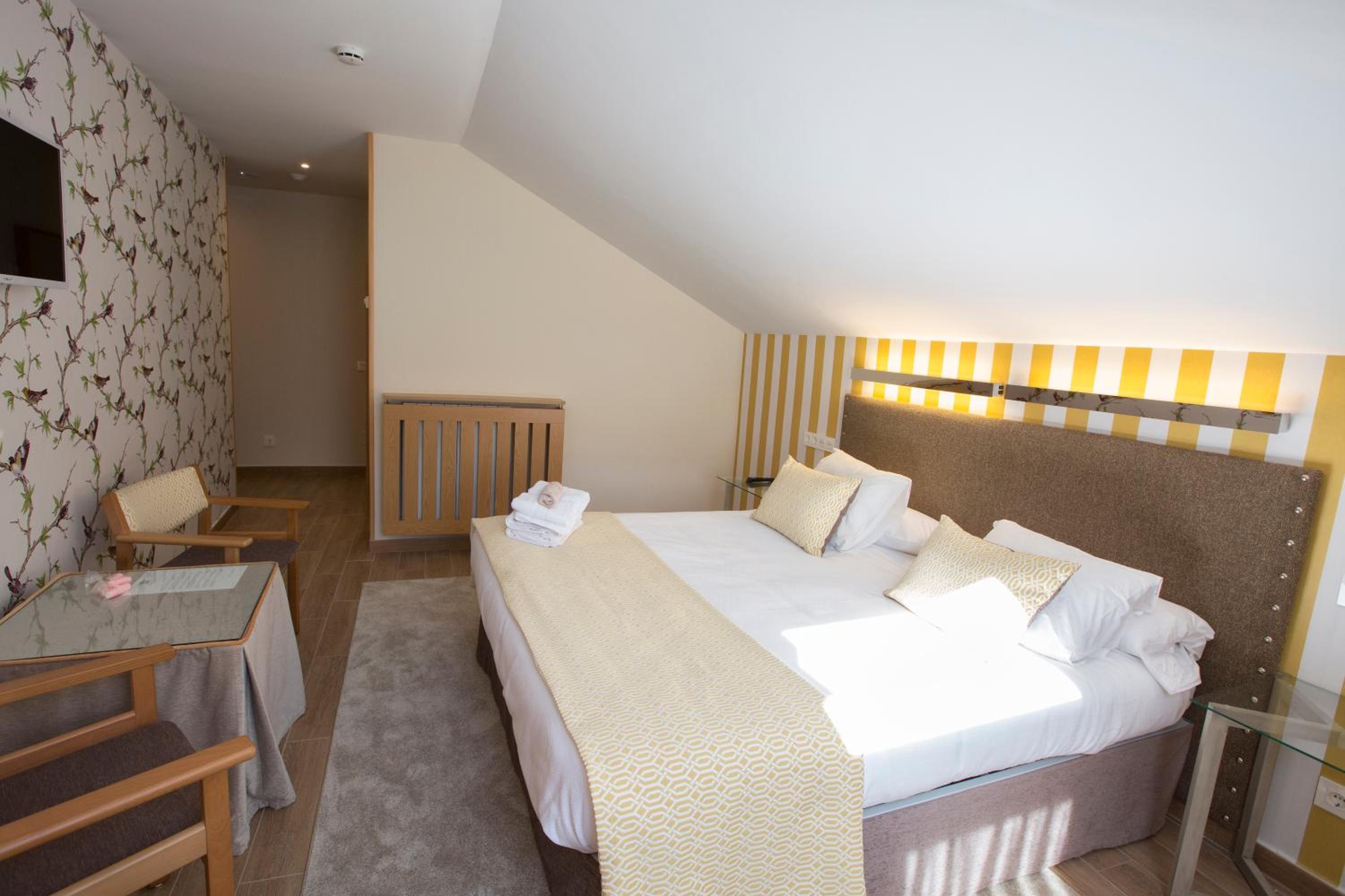 Standard King Room photo 3