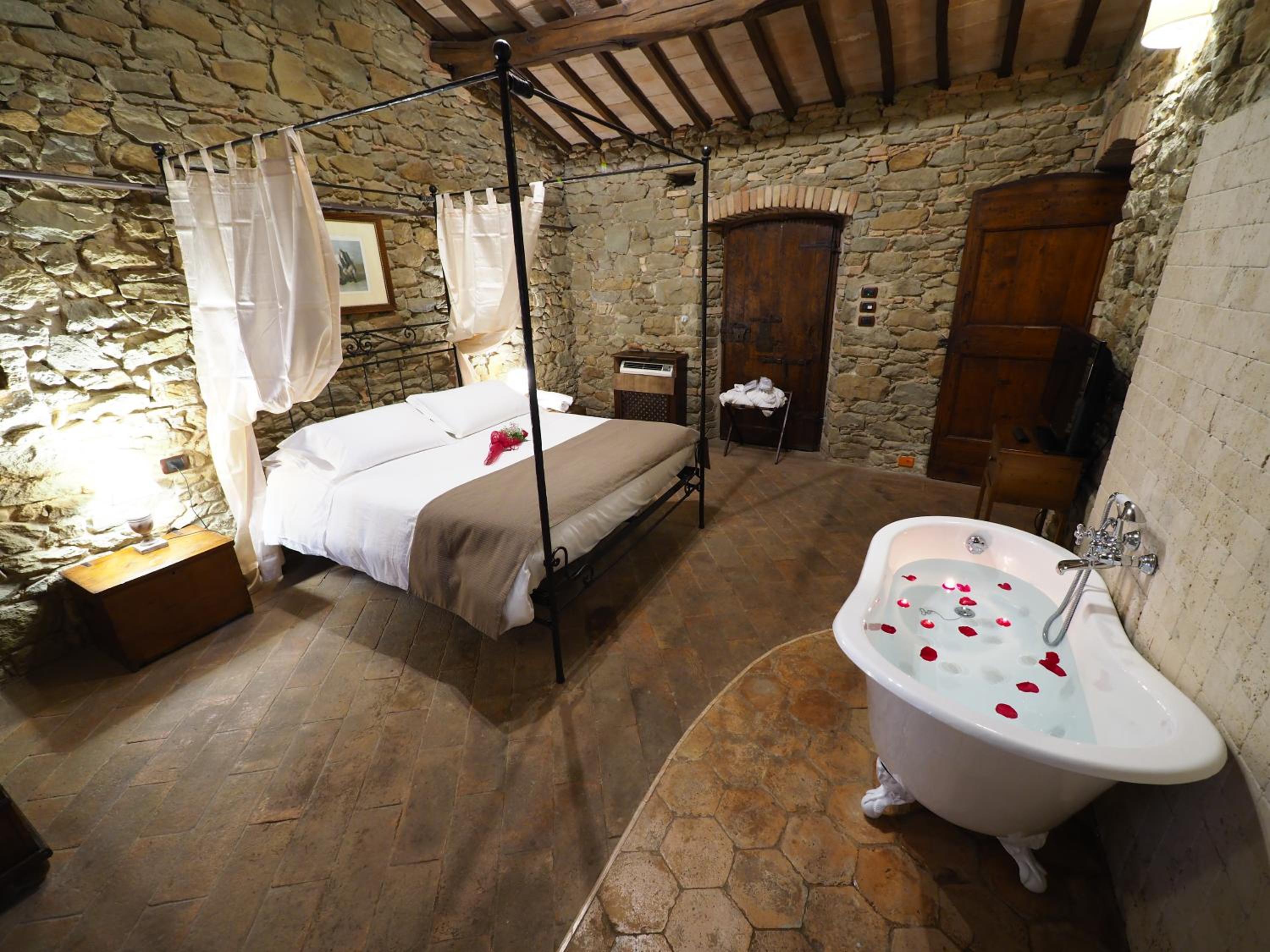 Suite - Photo 10