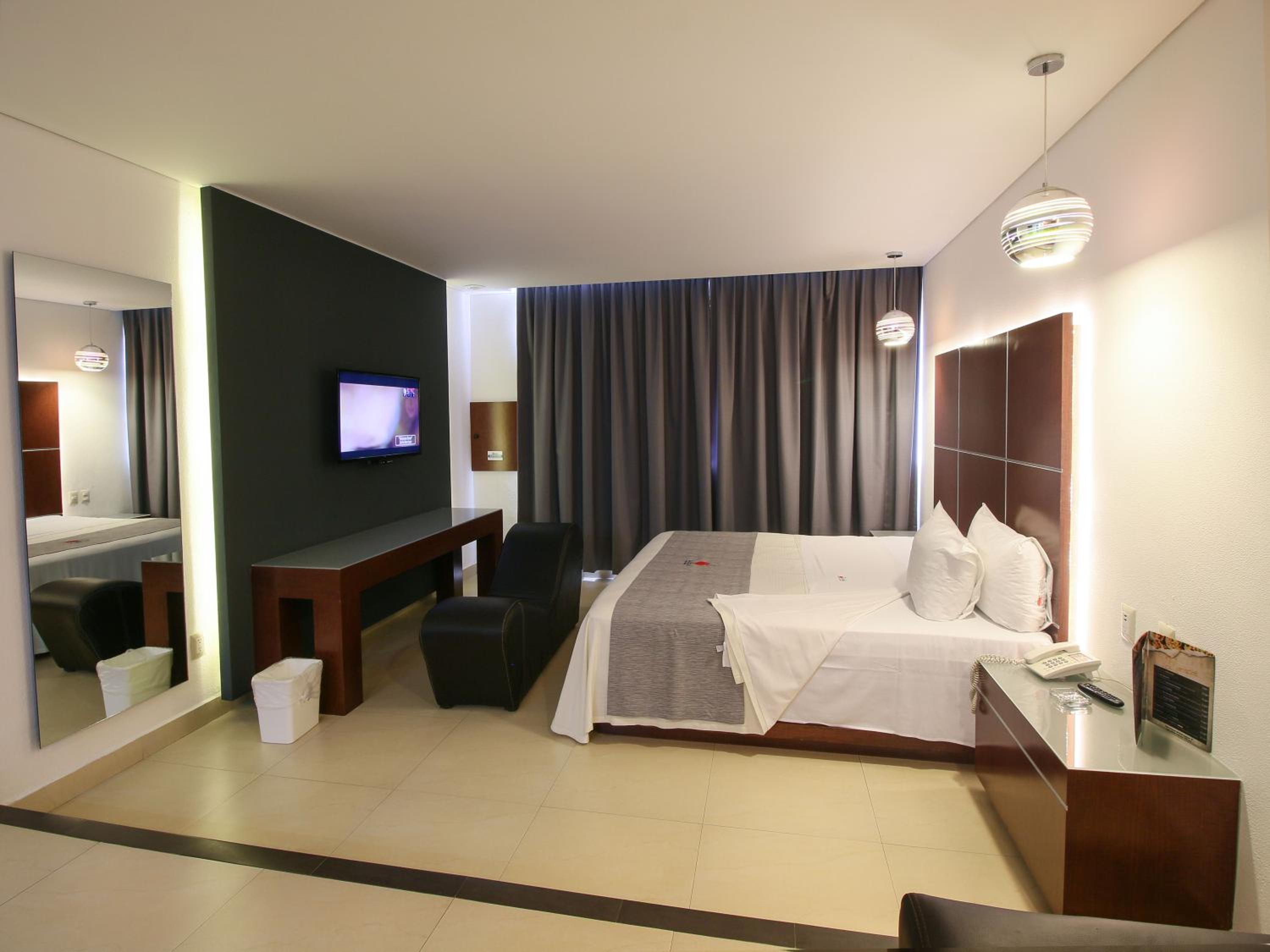Standard Suite - Photo 6