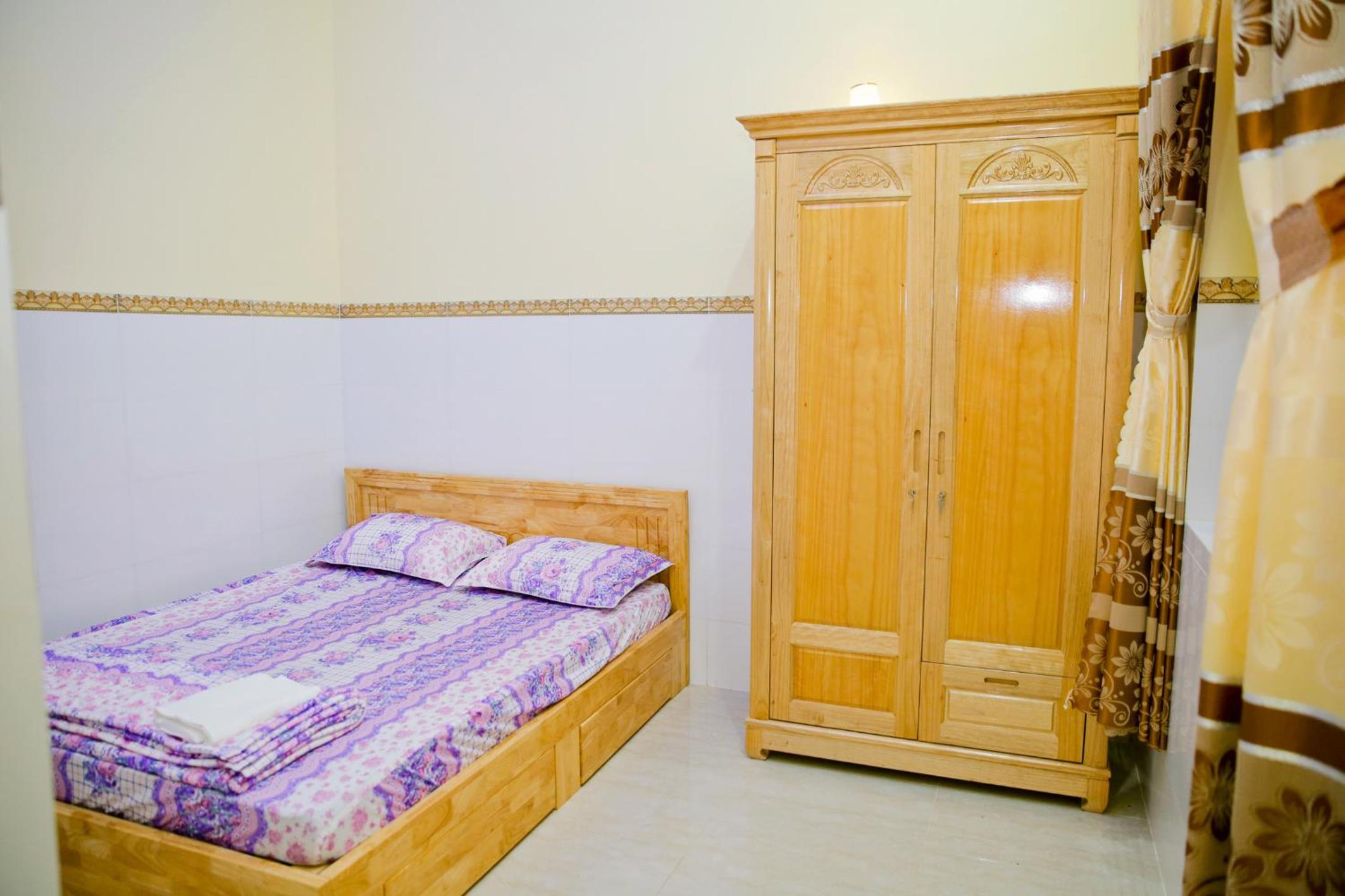 Deluxe Room (2 Adults + 1 Child) - Photo 2