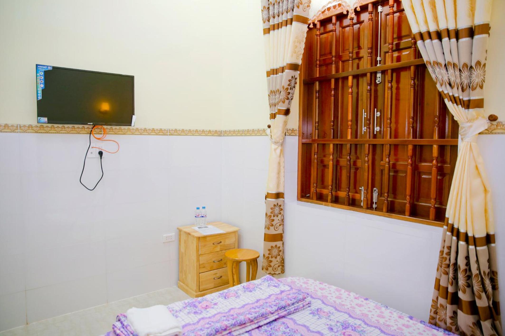 Quadruple Room with Private Bathroom - Photo 1
