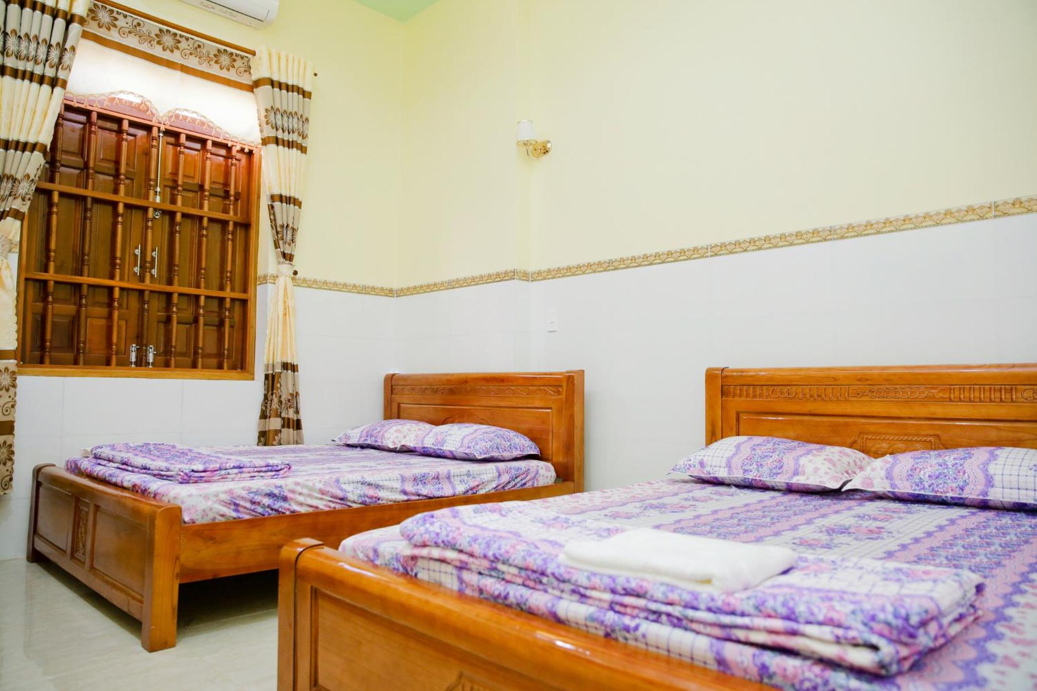 Quadruple Room with Private Bathroom - Photo 2