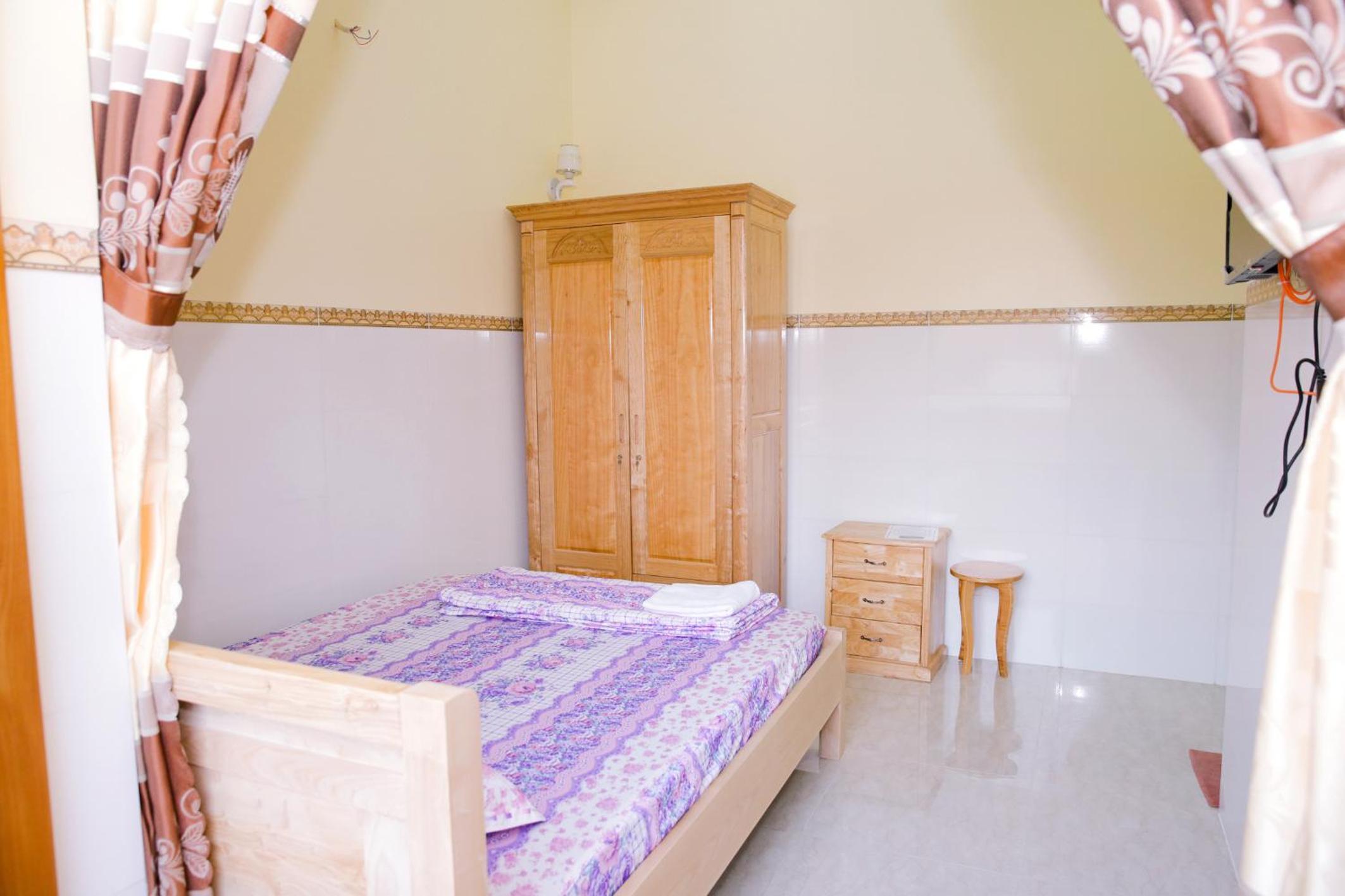 Deluxe Room (2 Adults + 1 Child) - Photo 3