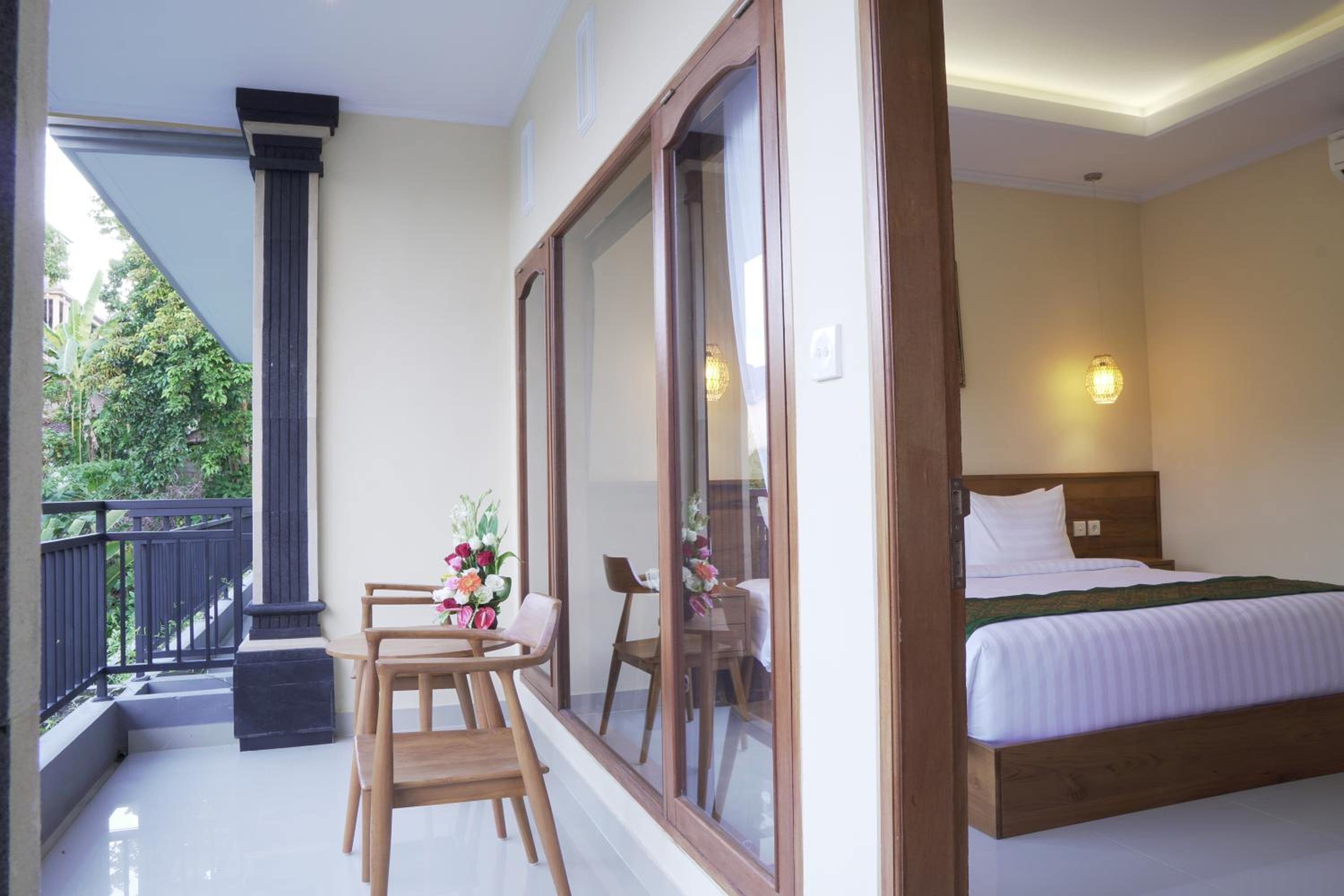 Deluxe Double Room with Balcony - Photo 24