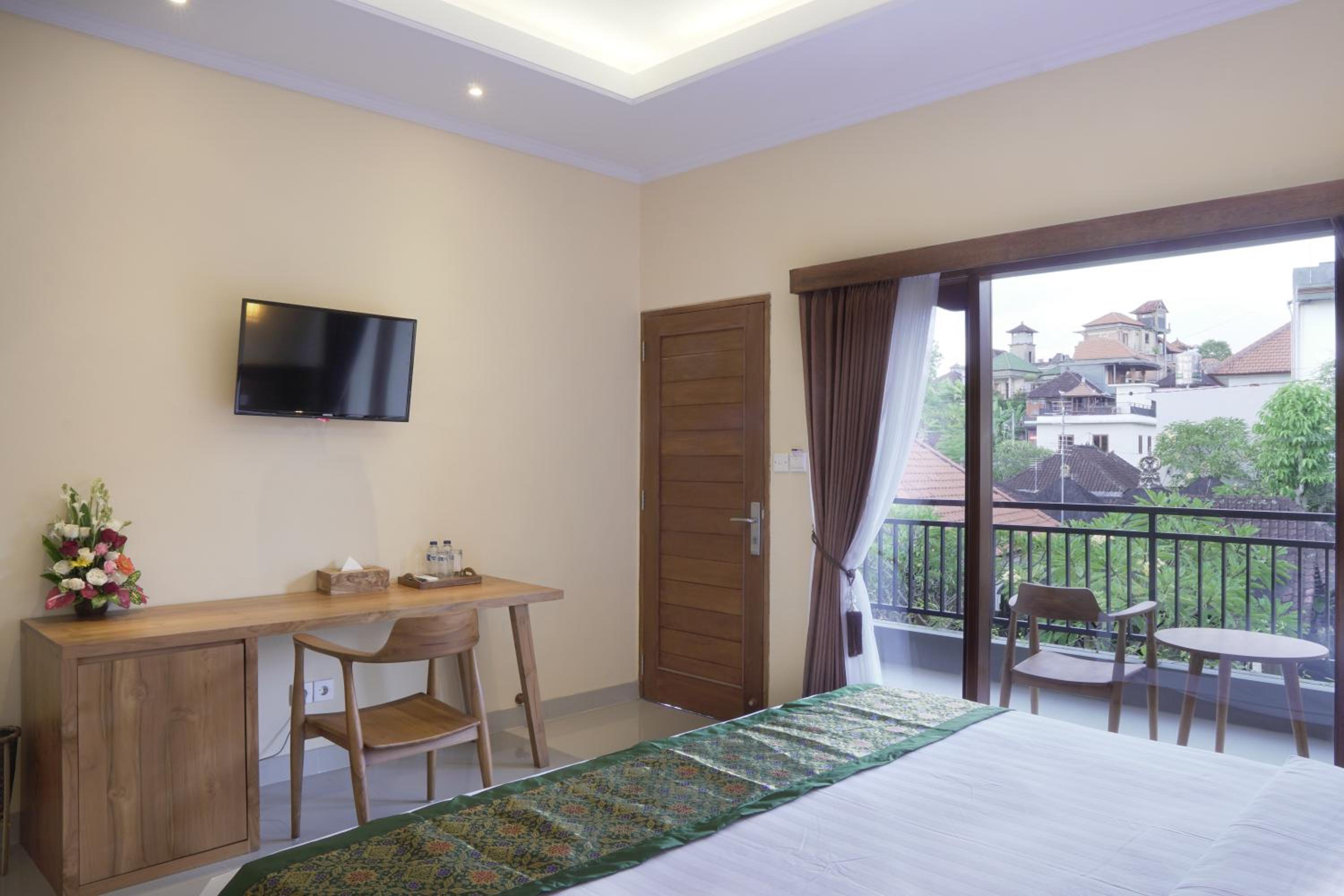 Deluxe Double Room with Balcony - Photo 18