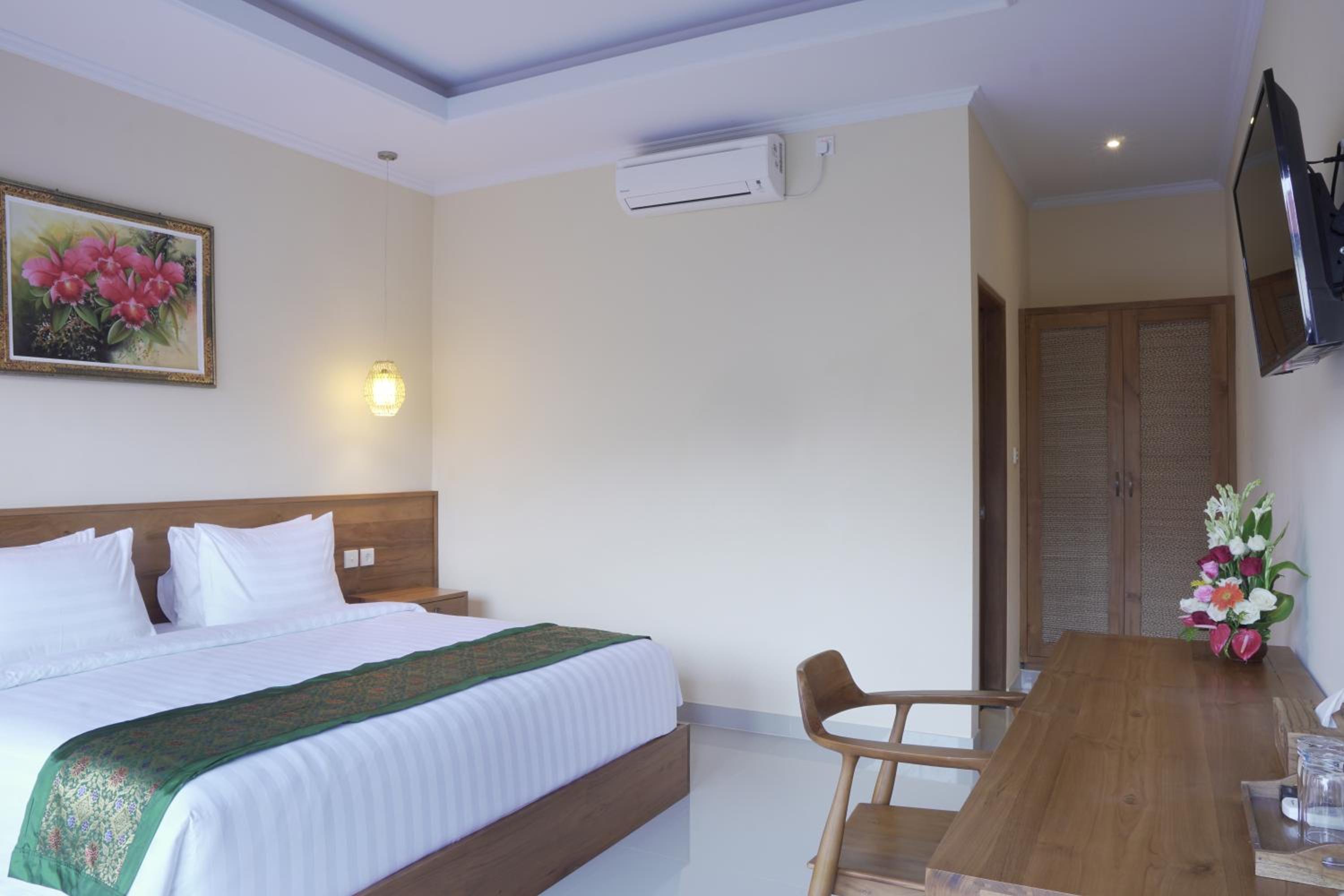 Deluxe Double Room with Balcony - Photo 22